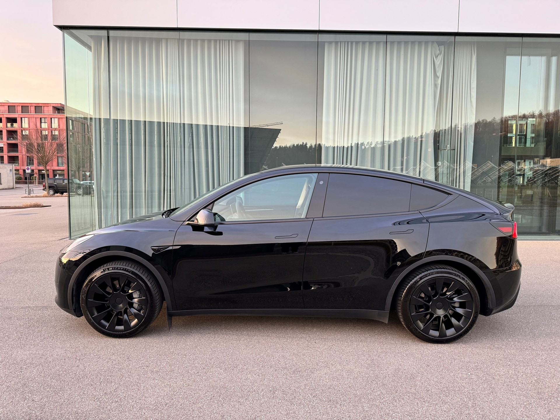TESLA Model Y RWD-image-2