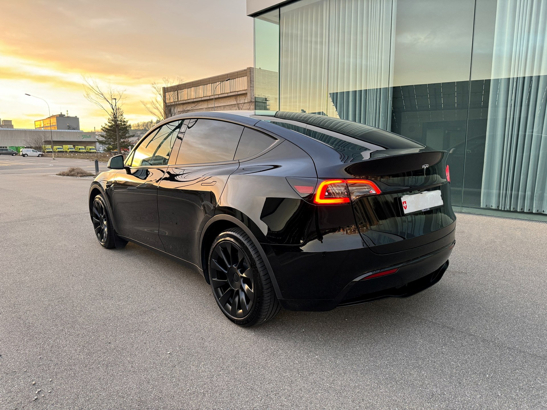 TESLA Model Y RWD-image-3