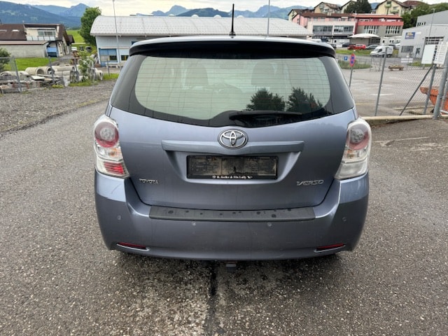 TOYOTA Verso 2.2 D-CAT Linea Luna Automatic-image-4