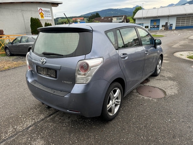 TOYOTA Verso 2.2 D-CAT Linea Luna Automatic-image-3