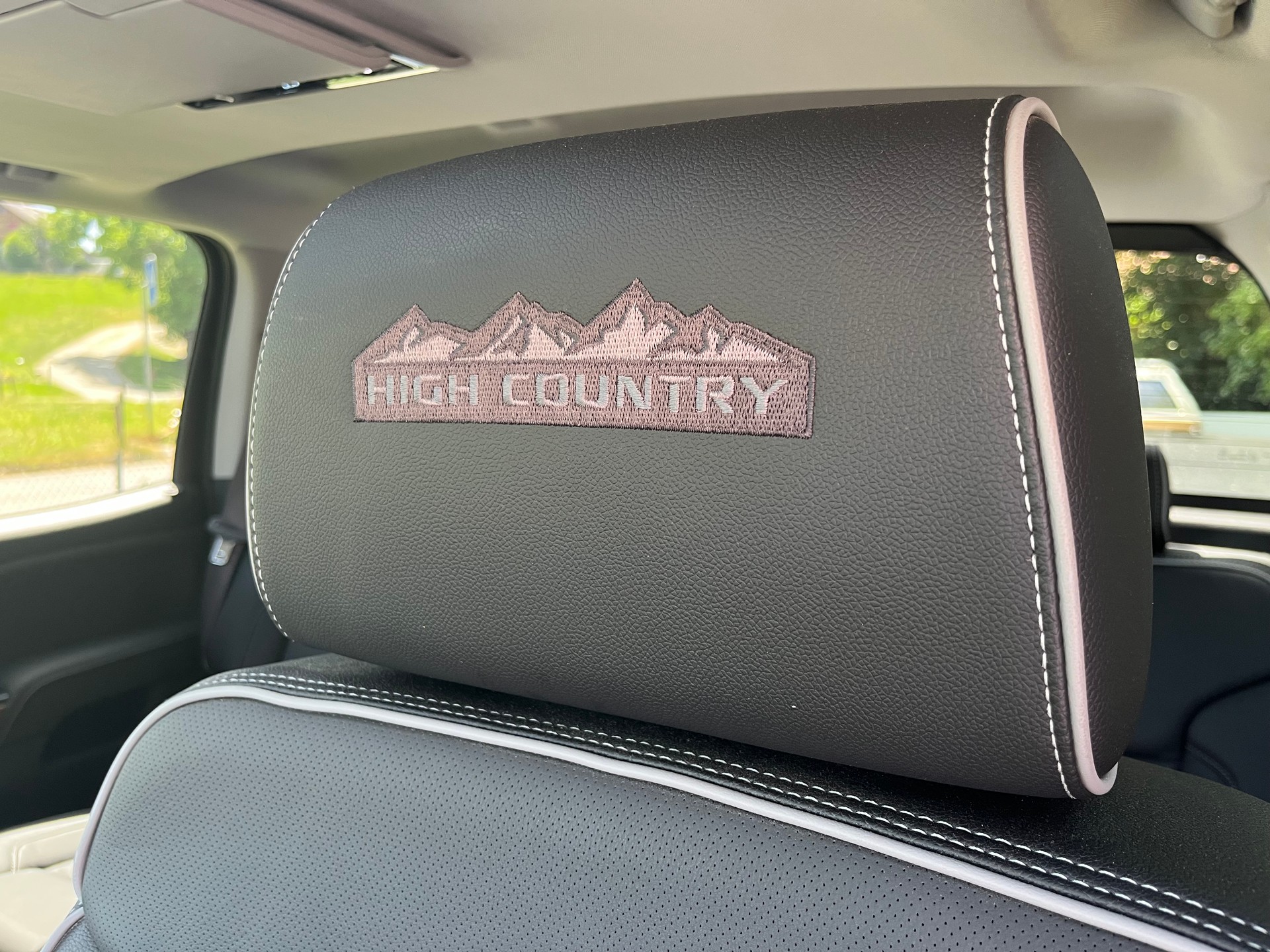 CHEVROLET Silverado High Country-image-5