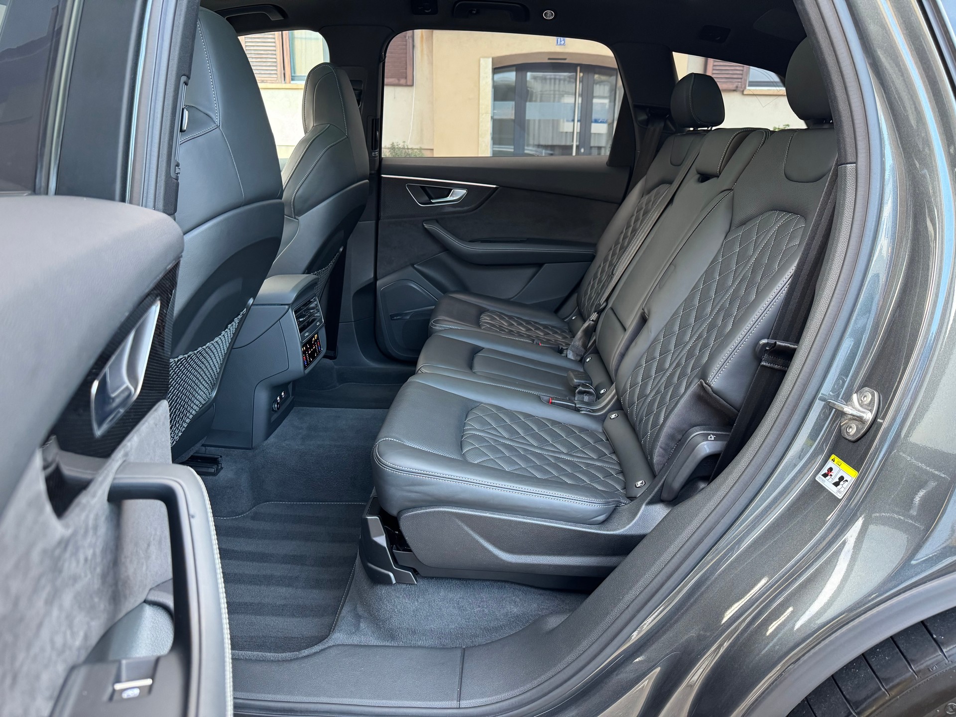 AUDI SQ7 4.0 V8 TDI Sport quattro tiptronic 7-Sitzer-image-25
