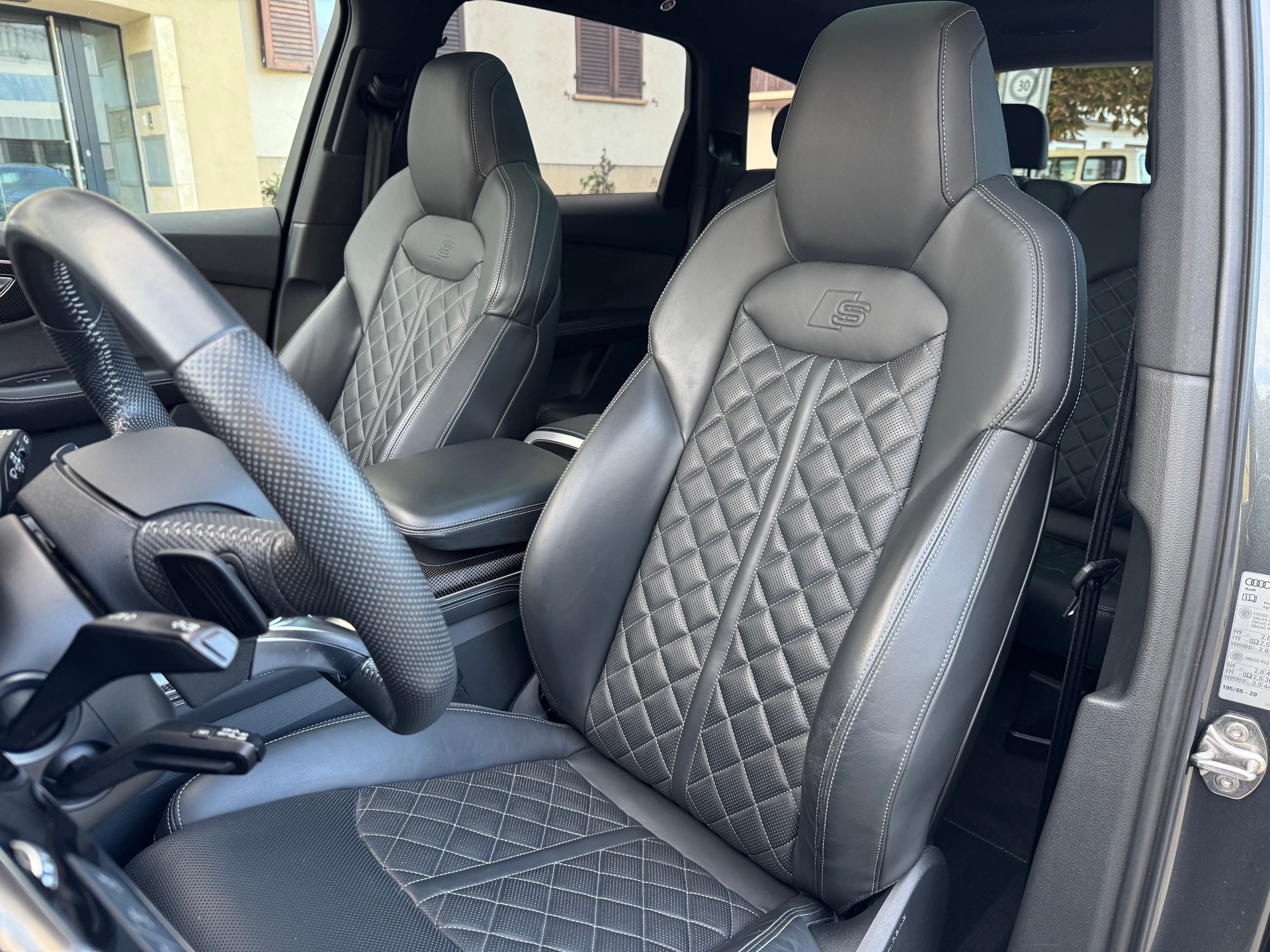 AUDI SQ7 4.0 V8 TDI Sport quattro tiptronic 7-Sitzer-image-10