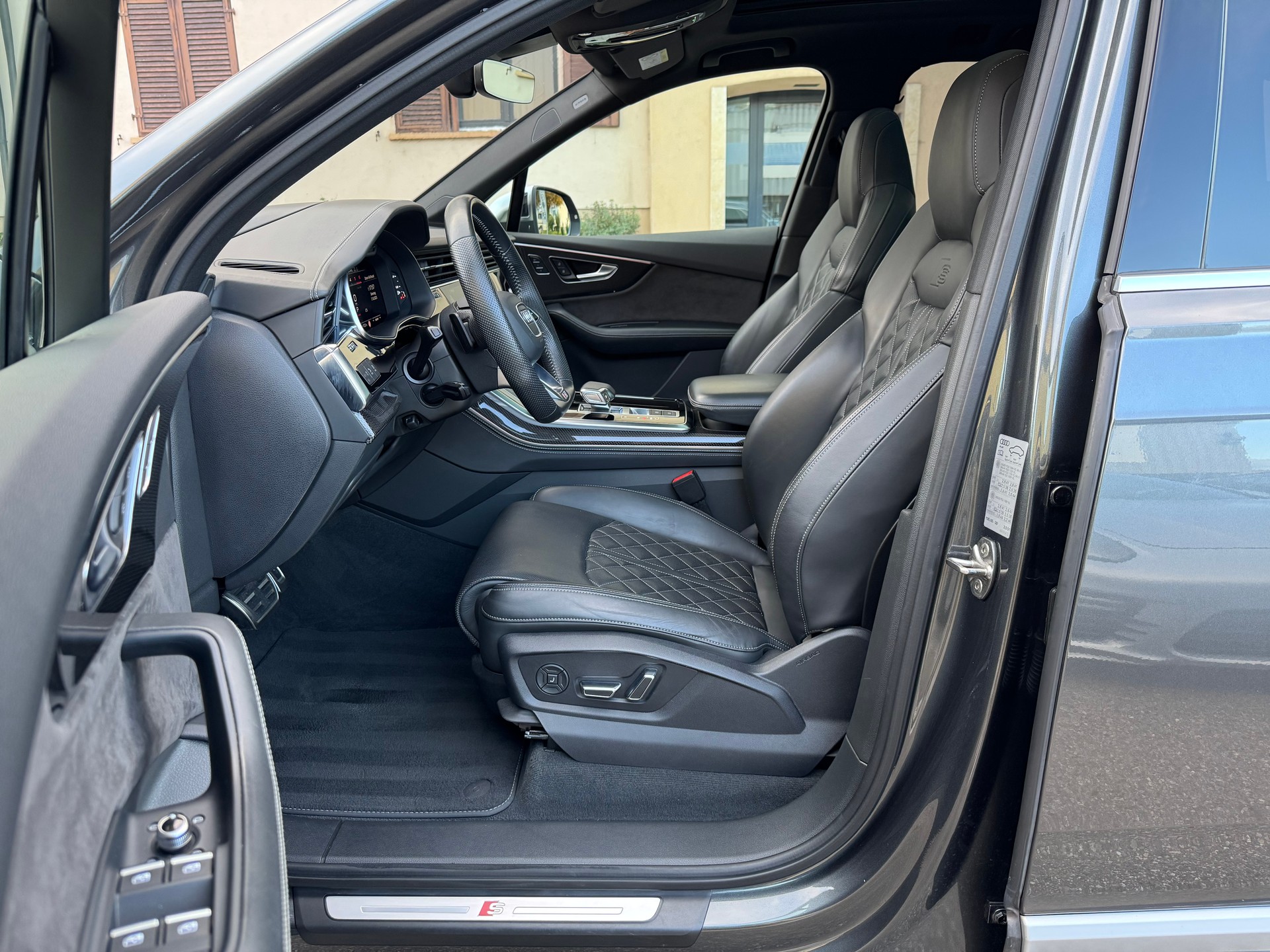 AUDI SQ7 4.0 V8 TDI Sport quattro tiptronic 7-Sitzer-image-8