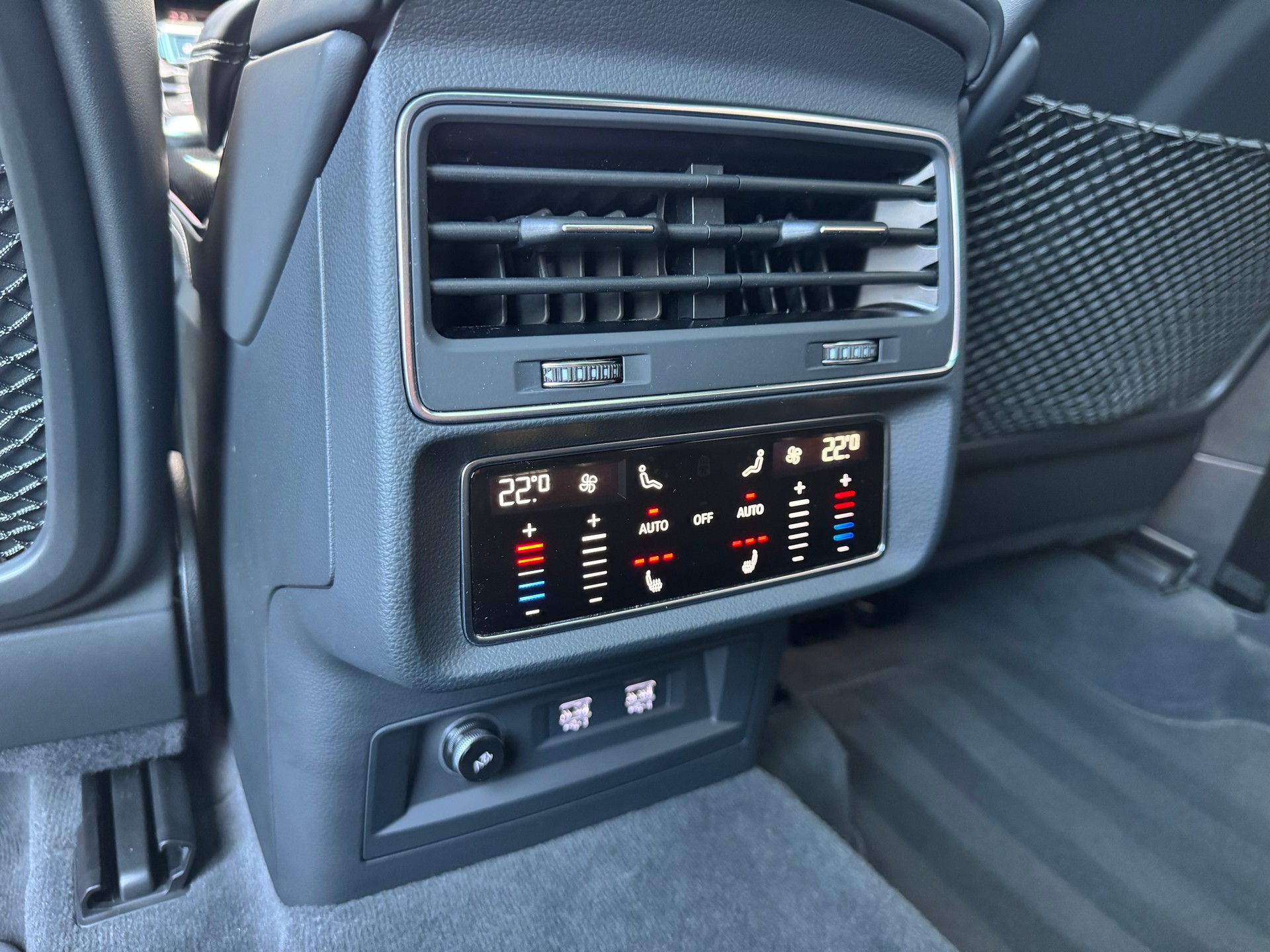 AUDI SQ7 4.0 V8 TDI Sport quattro tiptronic 7-Sitzer-image-29