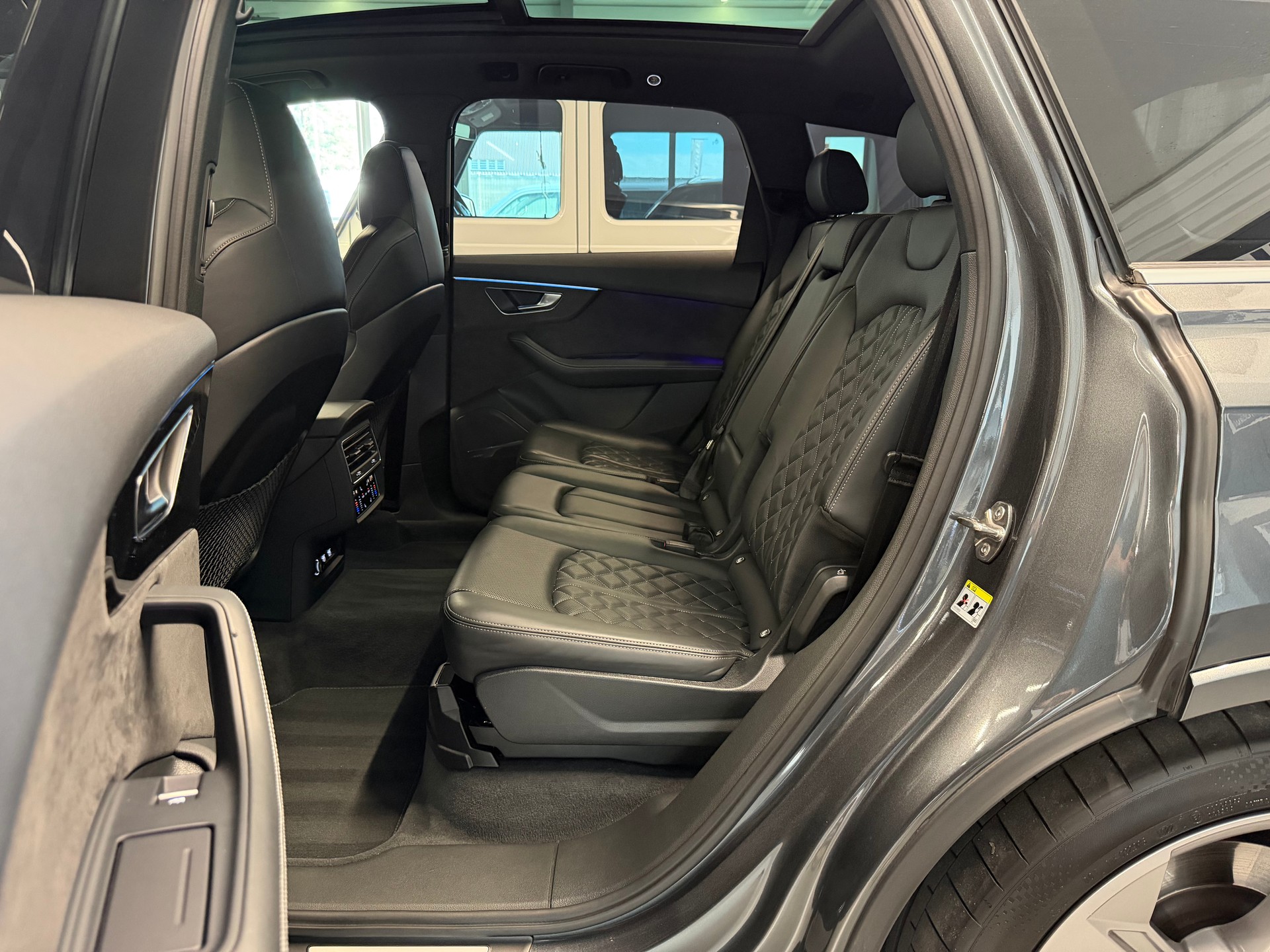 AUDI SQ7 4.0 V8 TDI Sport quattro tiptronic 7-Sitzer-image-26