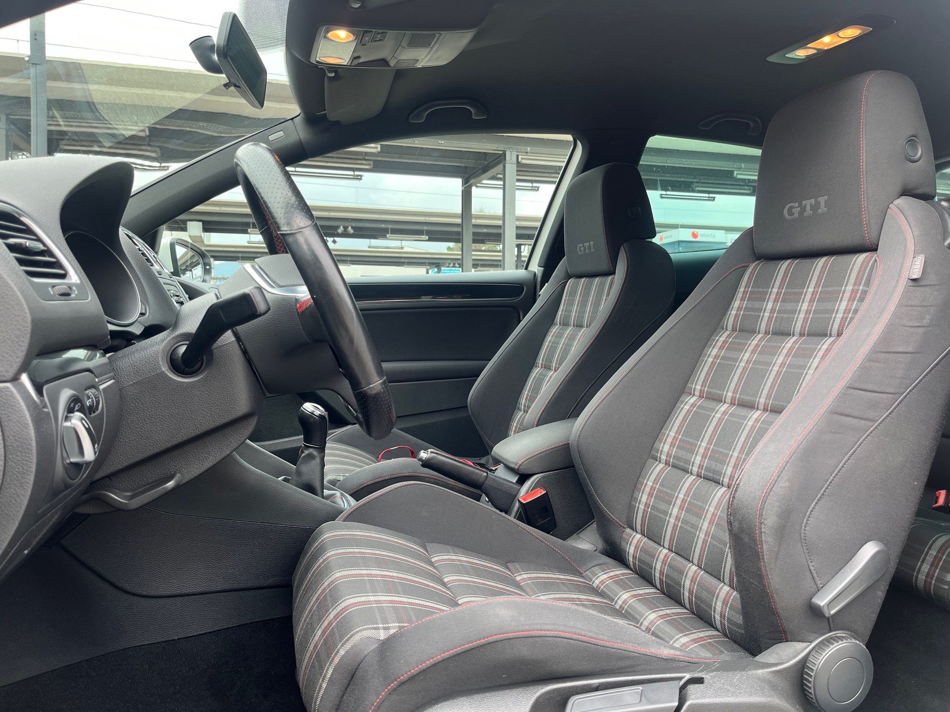 VW Golf 2.0 TSI GTI Edition-image-8