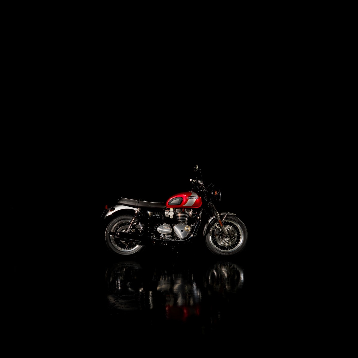 TRIUMPH Bonneville T120 Elvis Edition-image-1