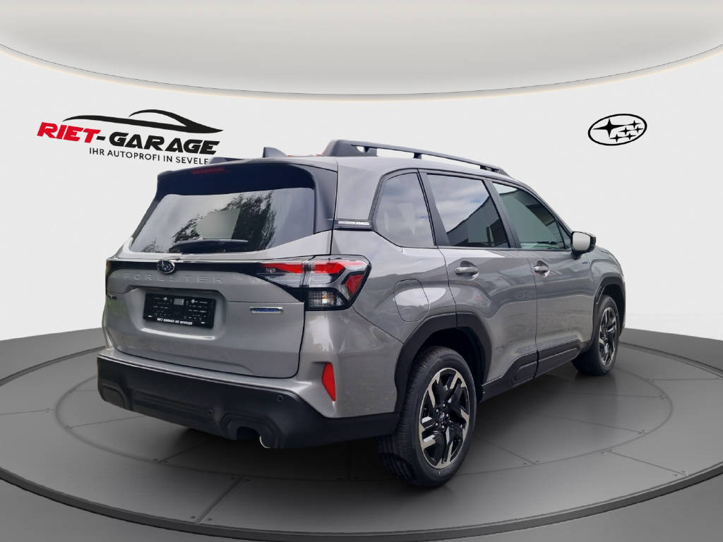 SUBARU Forester Station 2.0i e-Boxer Swiss Plus-image-3