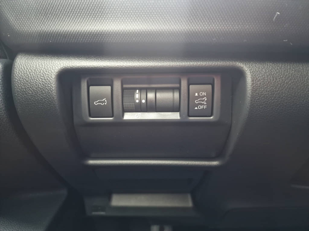 SUBARU Forester Station 2.0i e-Boxer Swiss Plus-image-12