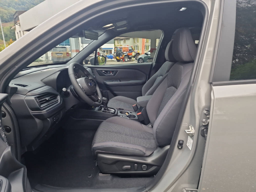 SUBARU Forester Station 2.0i e-Boxer Swiss Plus-image-4