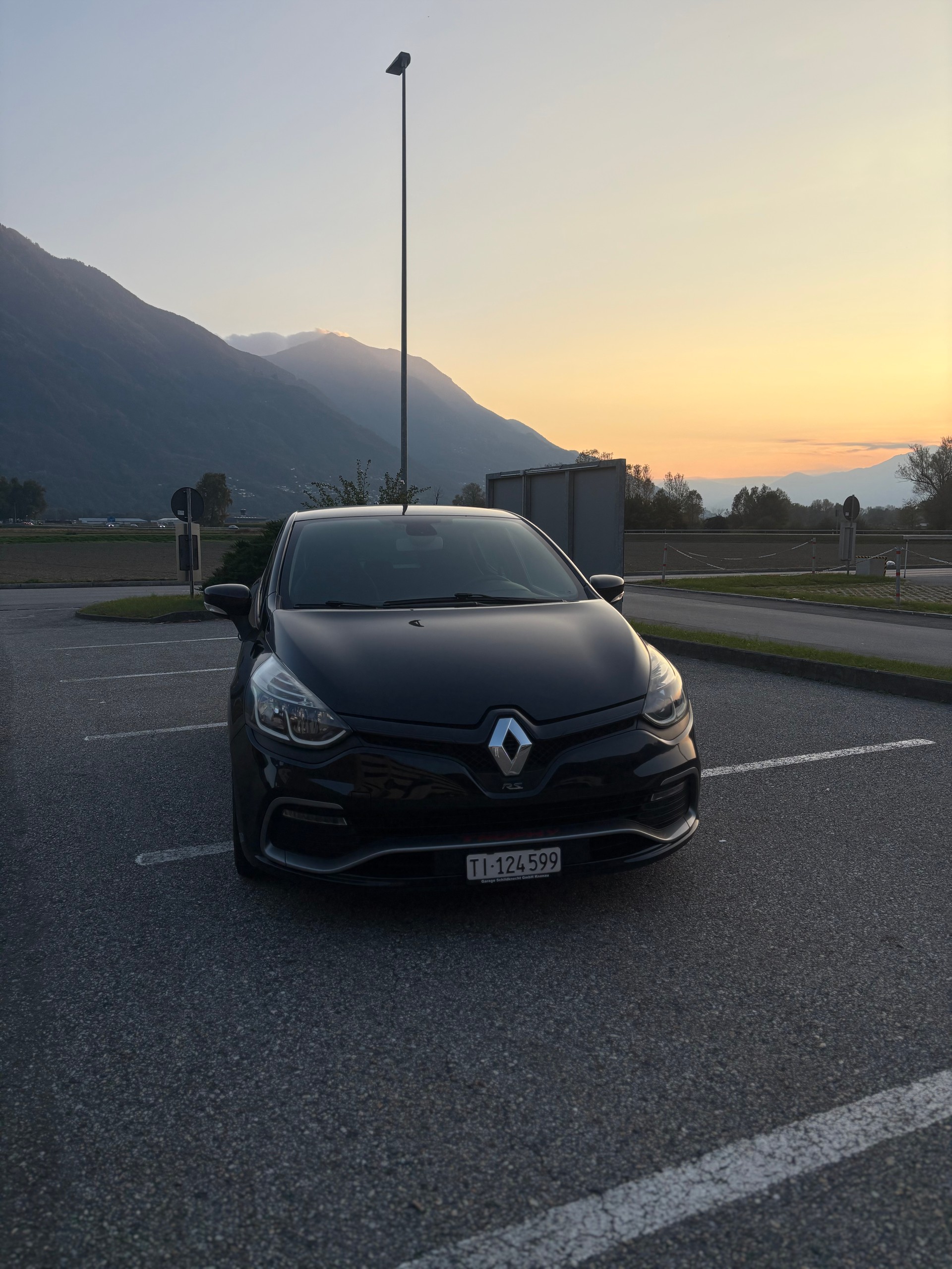 RENAULT Clio 1.6 T RS 220 Trophy EDC-image-2