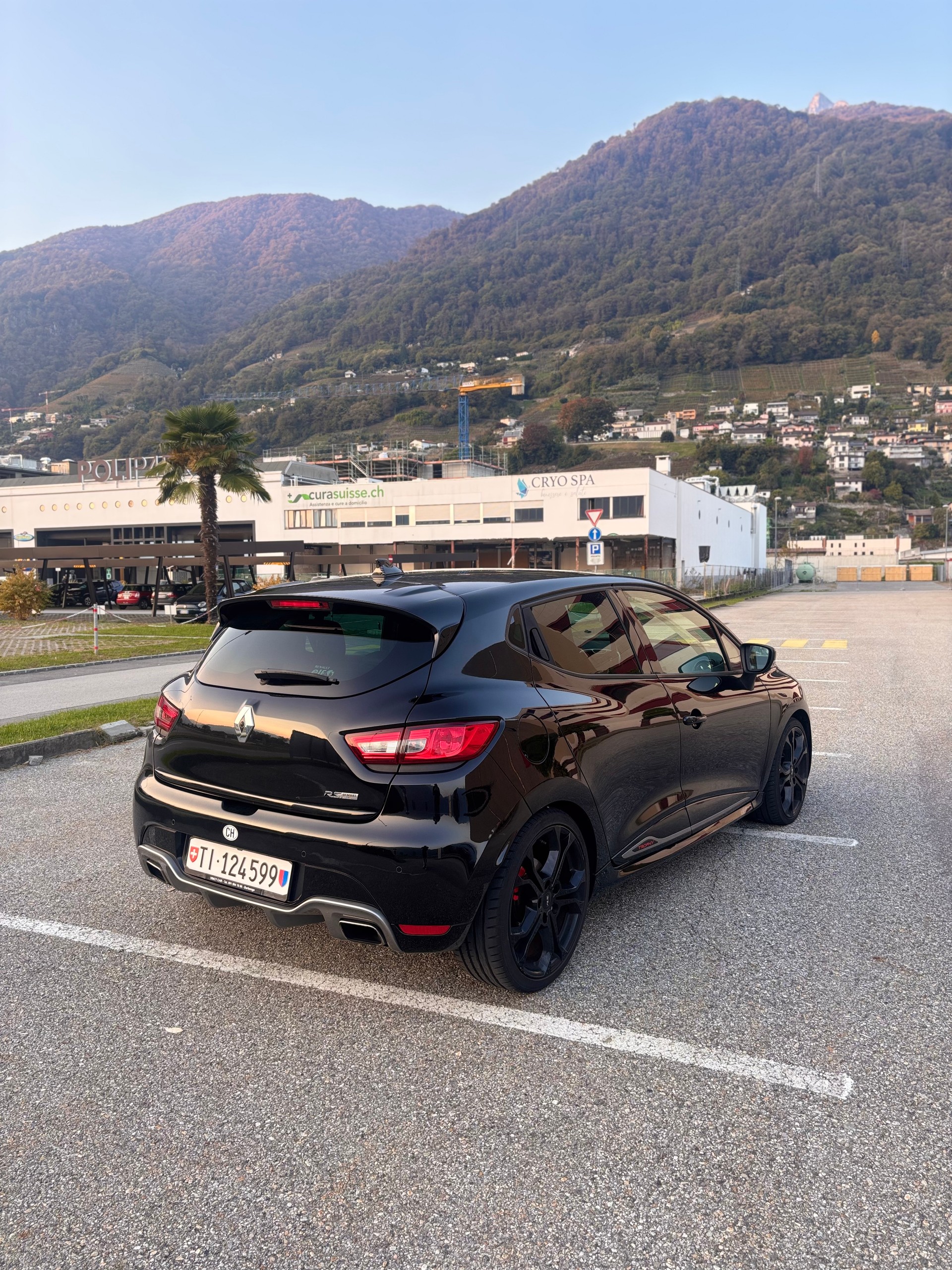 RENAULT Clio 1.6 T RS 220 Trophy EDC-image-3