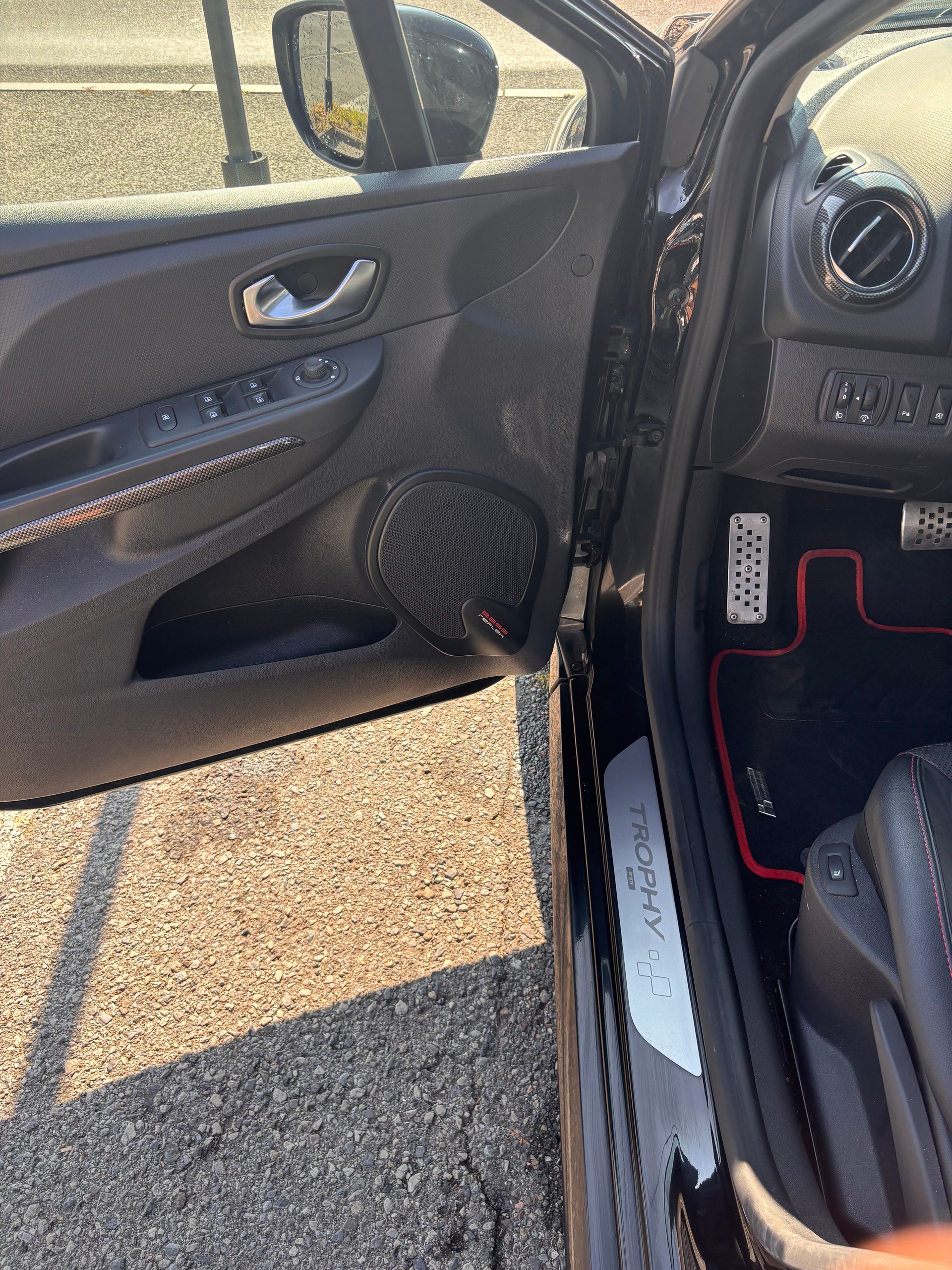 RENAULT Clio 1.6 T RS 220 Trophy EDC-image-12