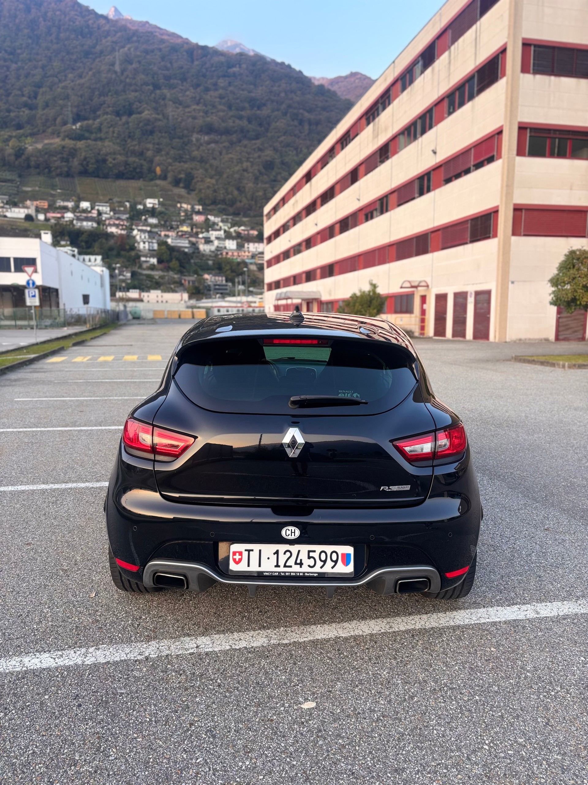 RENAULT Clio 1.6 T RS 220 Trophy EDC-image-4