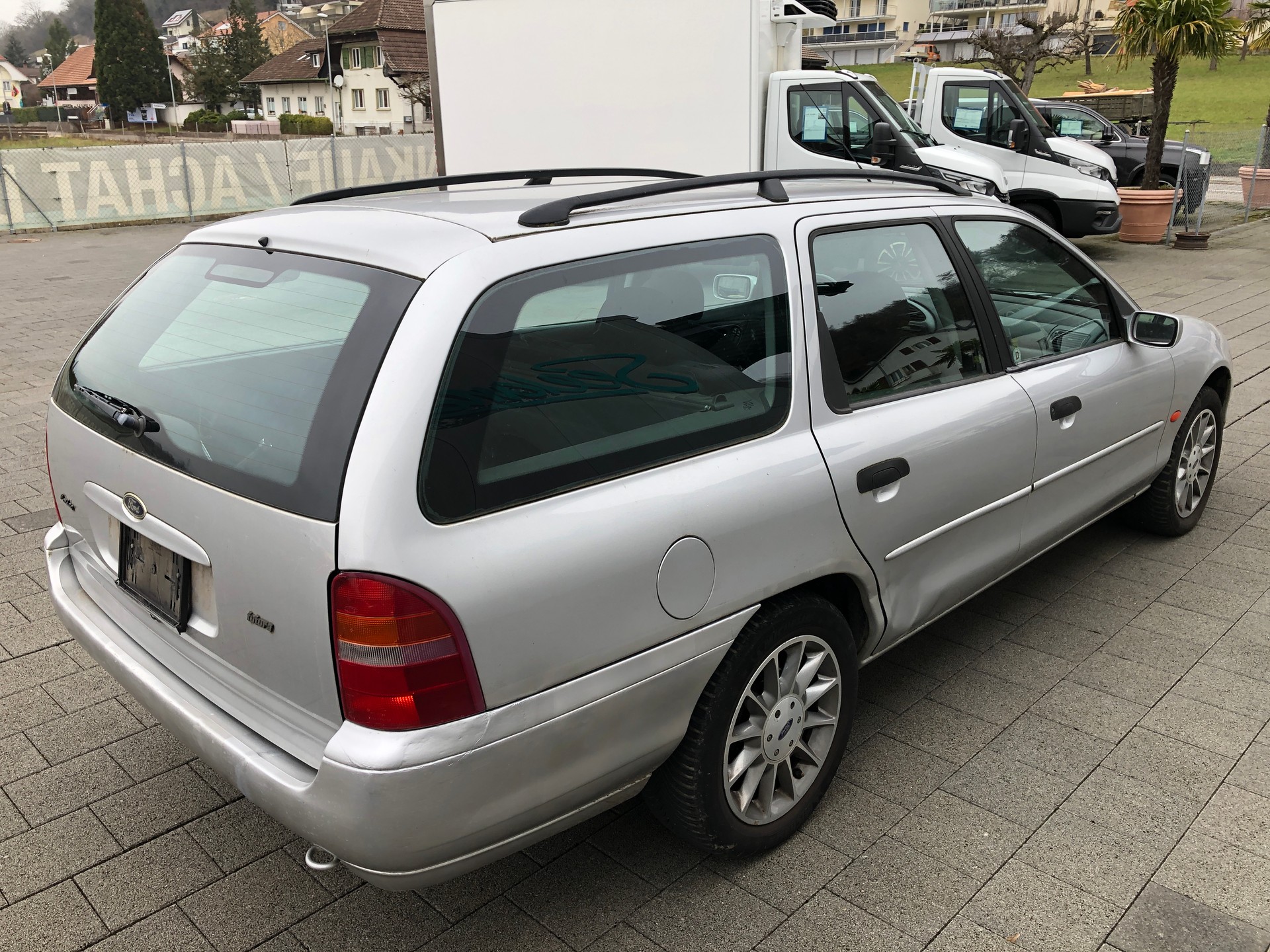 FORD Mondeo 2.0i Trend Futura-image-3