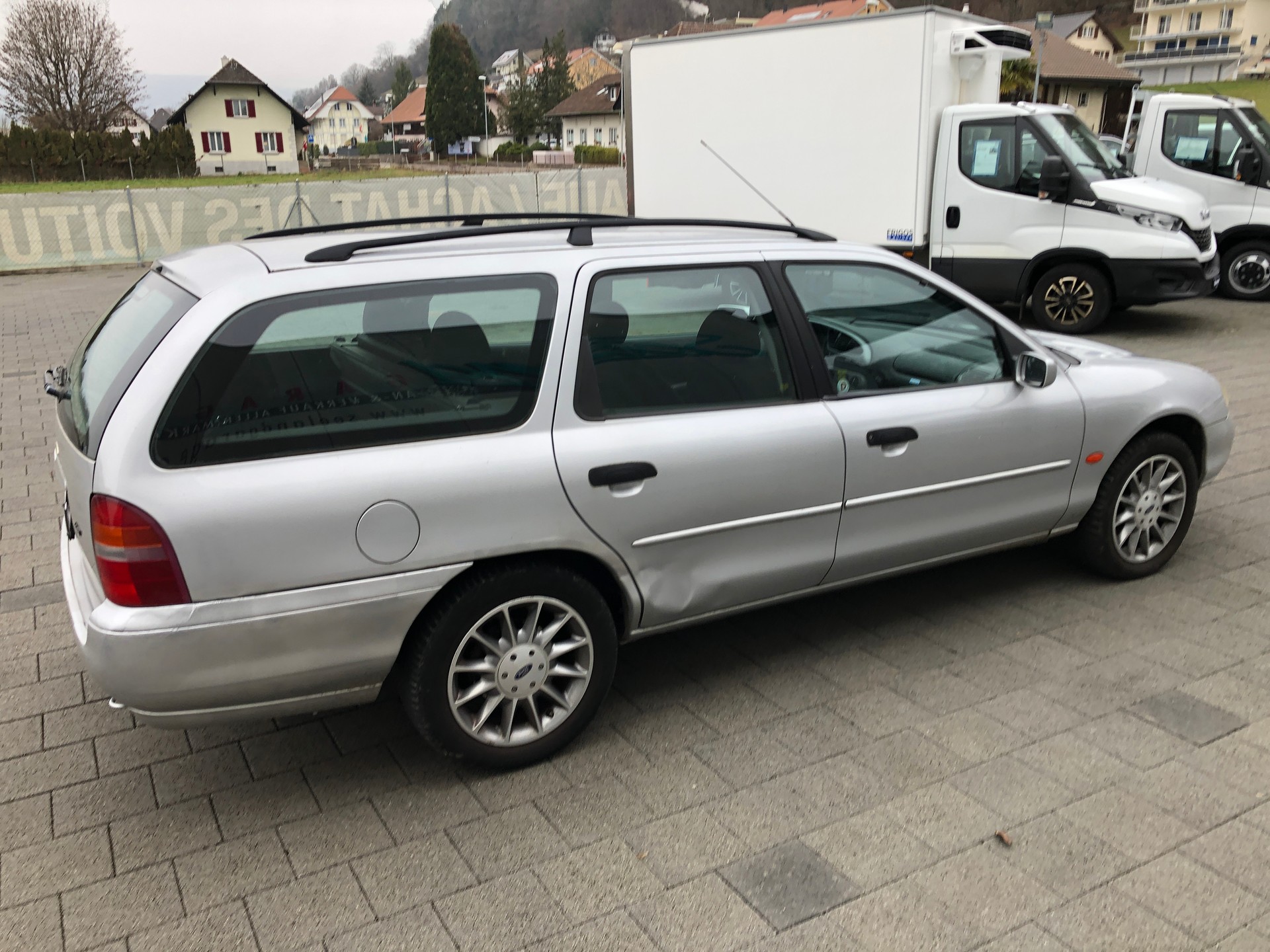 FORD Mondeo 2.0i Trend Futura-image-2