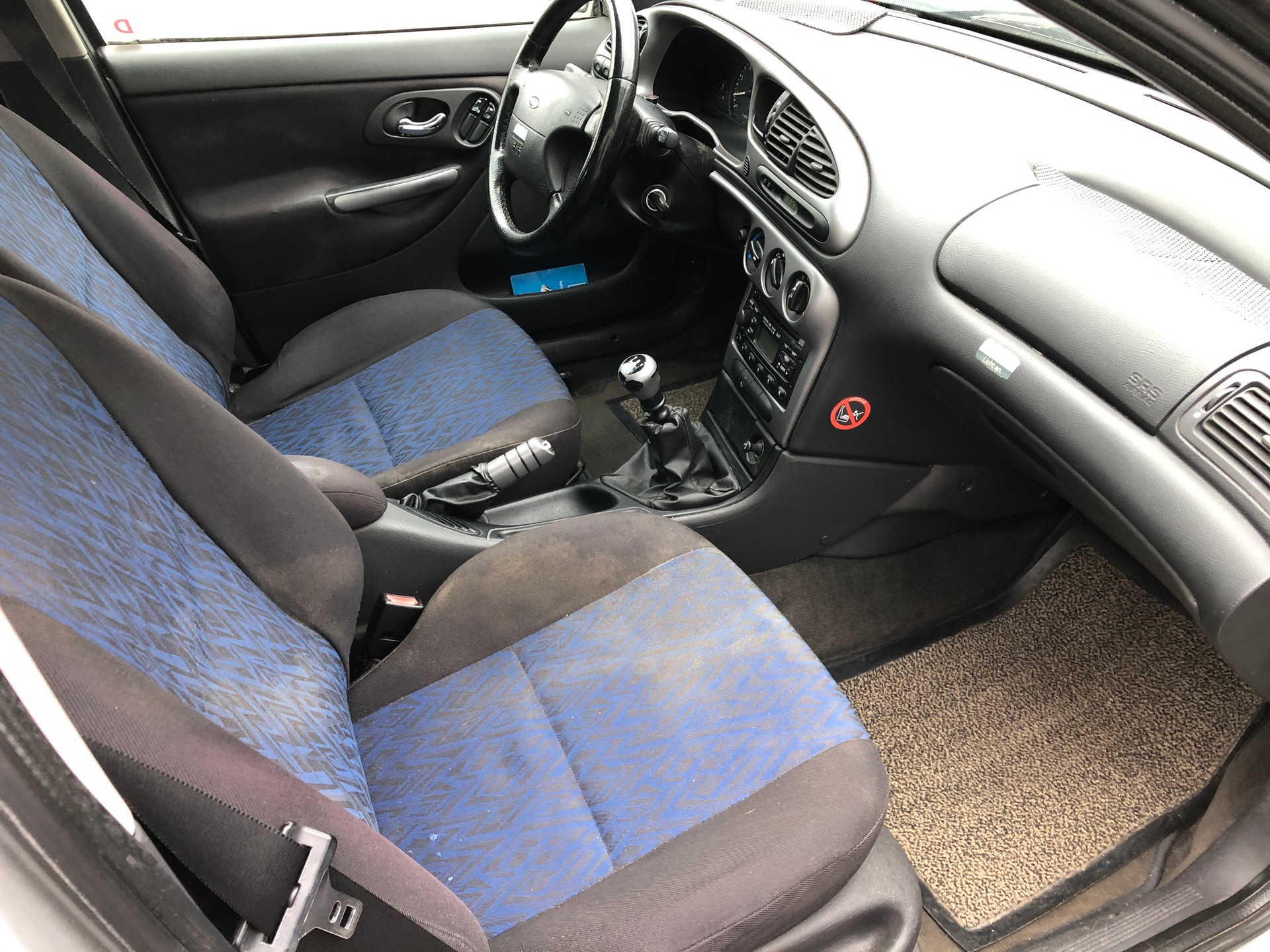 FORD Mondeo 2.0i Trend Futura-image-24