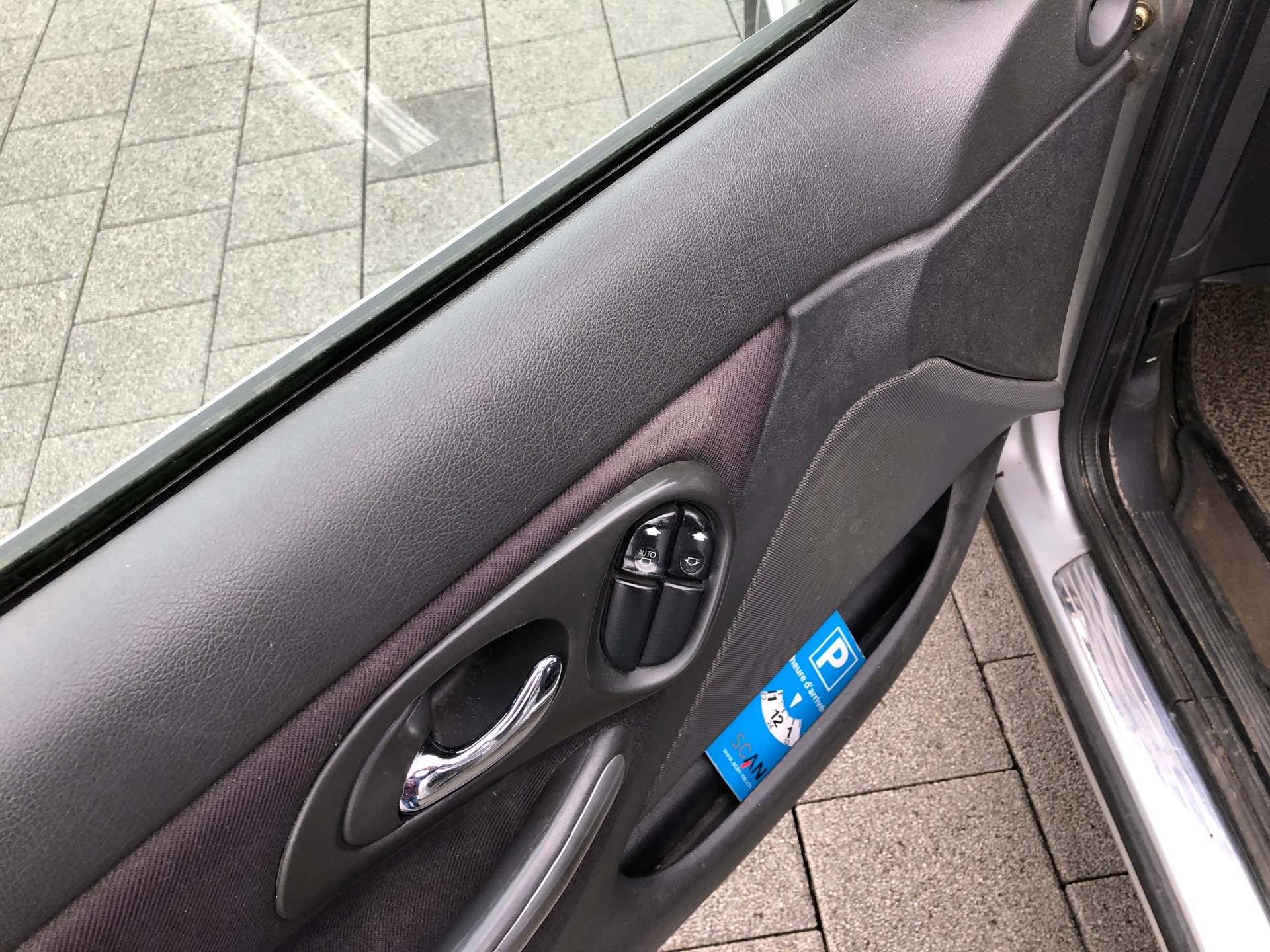 FORD Mondeo 2.0i Trend Futura-image-17