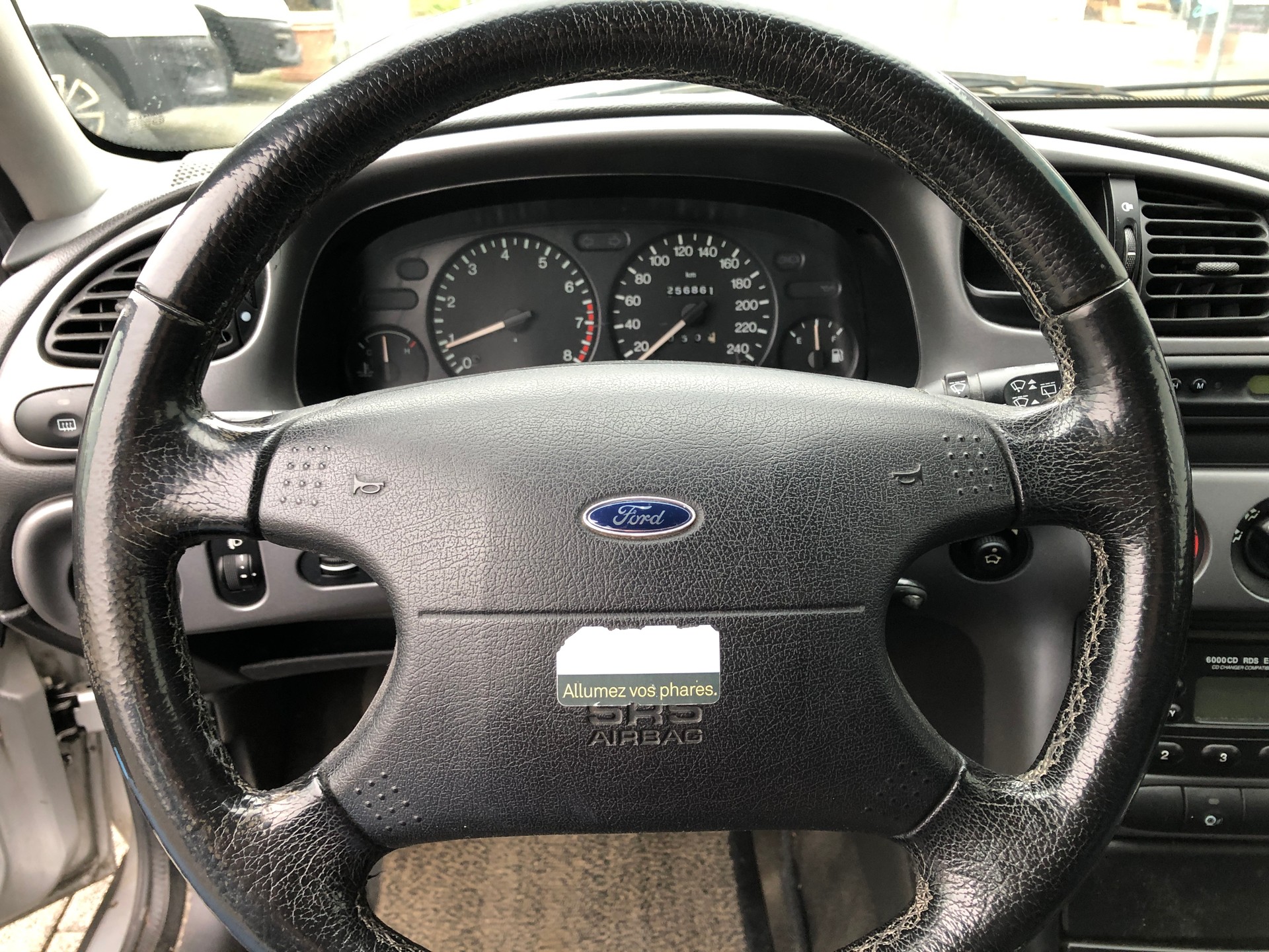 FORD Mondeo 2.0i Trend Futura-image-15