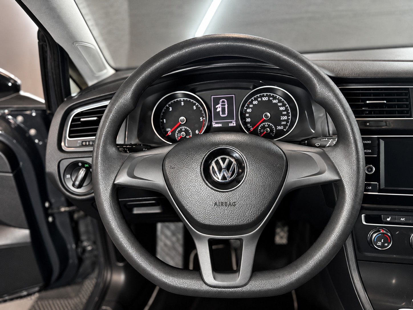 VW Golf Variant 1.6 TDI Trendline DSG-image-9