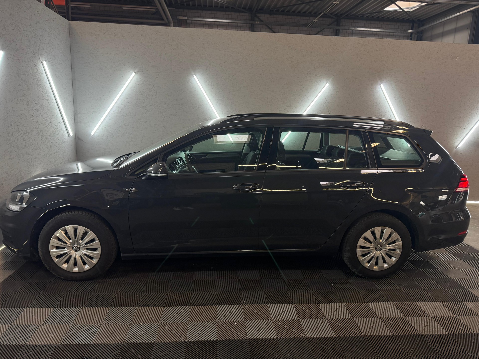 VW Golf Variant 1.6 TDI Trendline DSG-image-4