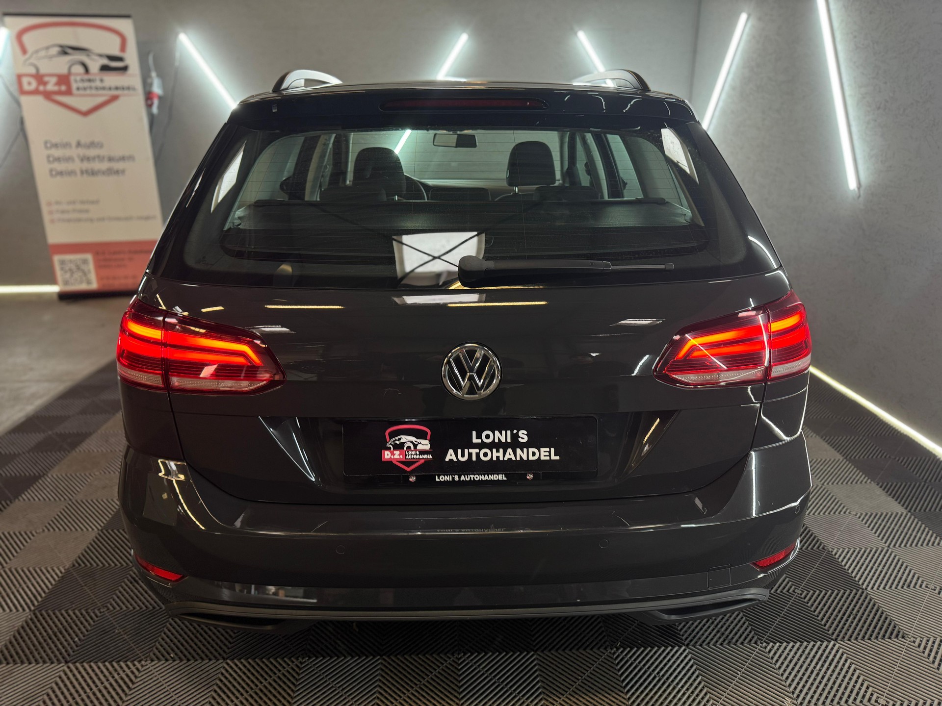 VW Golf Variant 1.6 TDI Trendline DSG-image-6