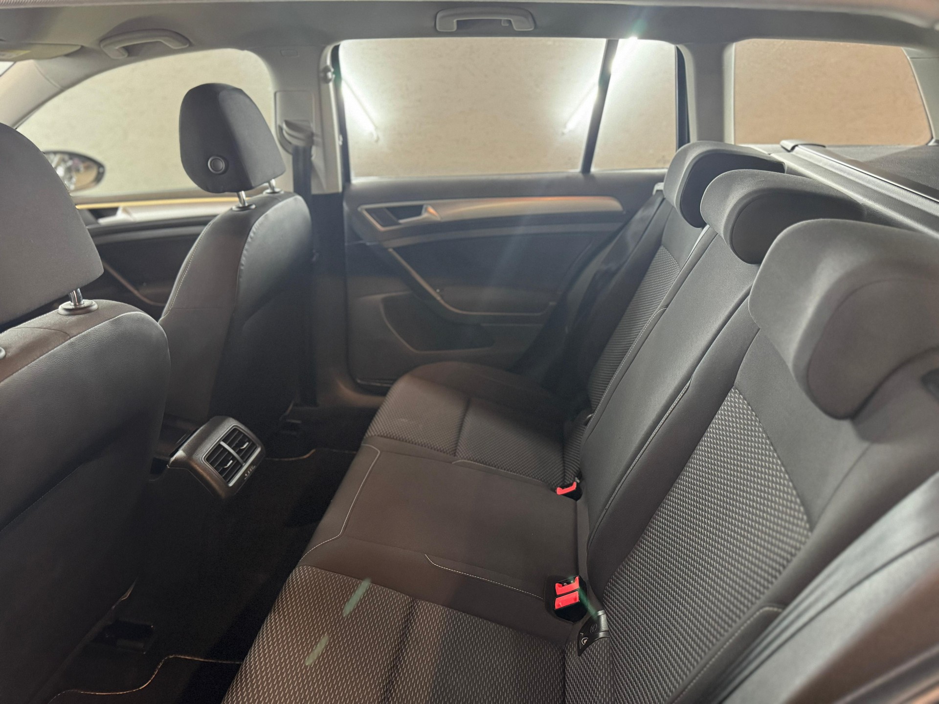 VW Golf Variant 1.6 TDI Trendline DSG-image-8