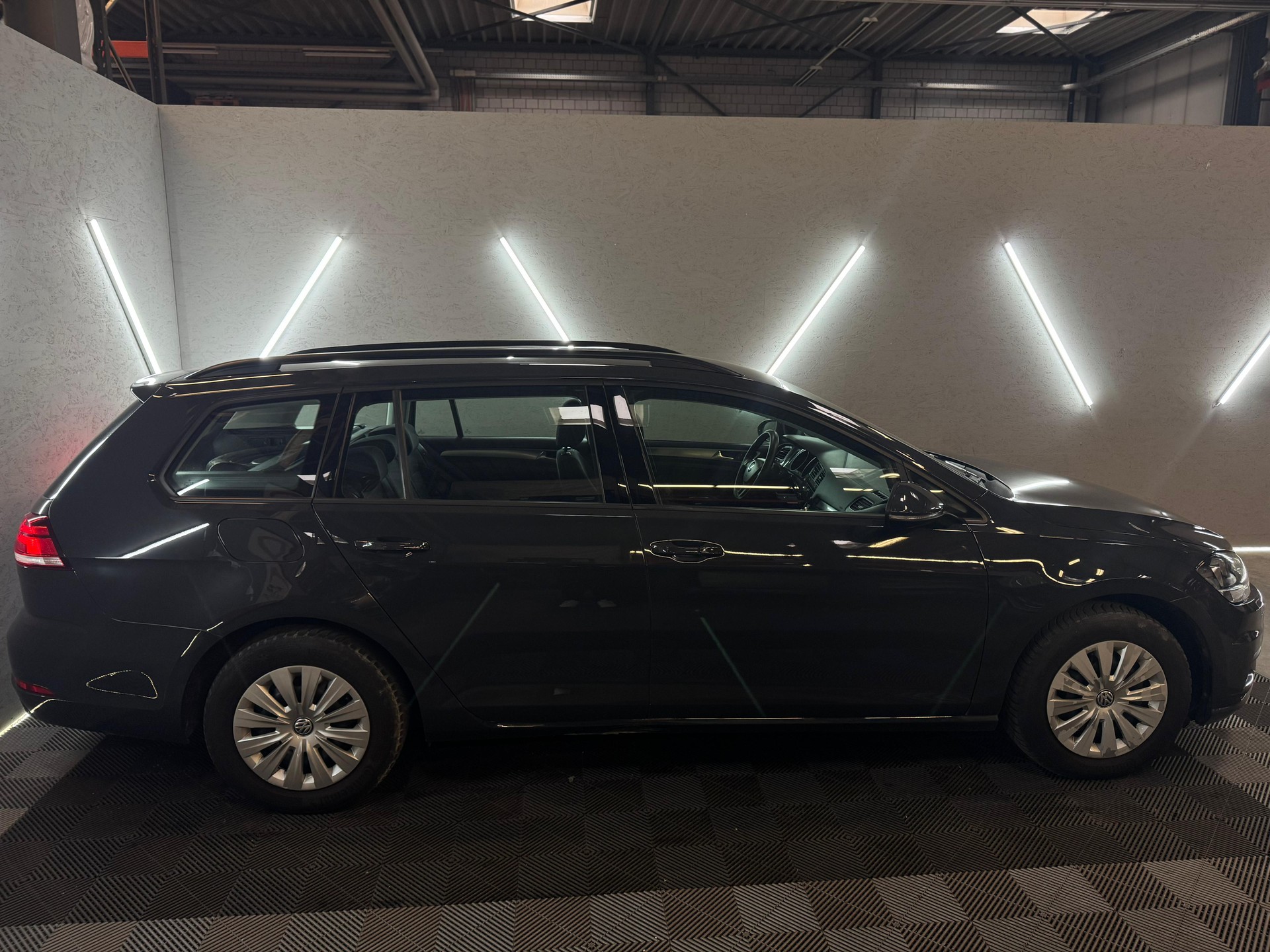 VW Golf Variant 1.6 TDI Trendline DSG-image-3
