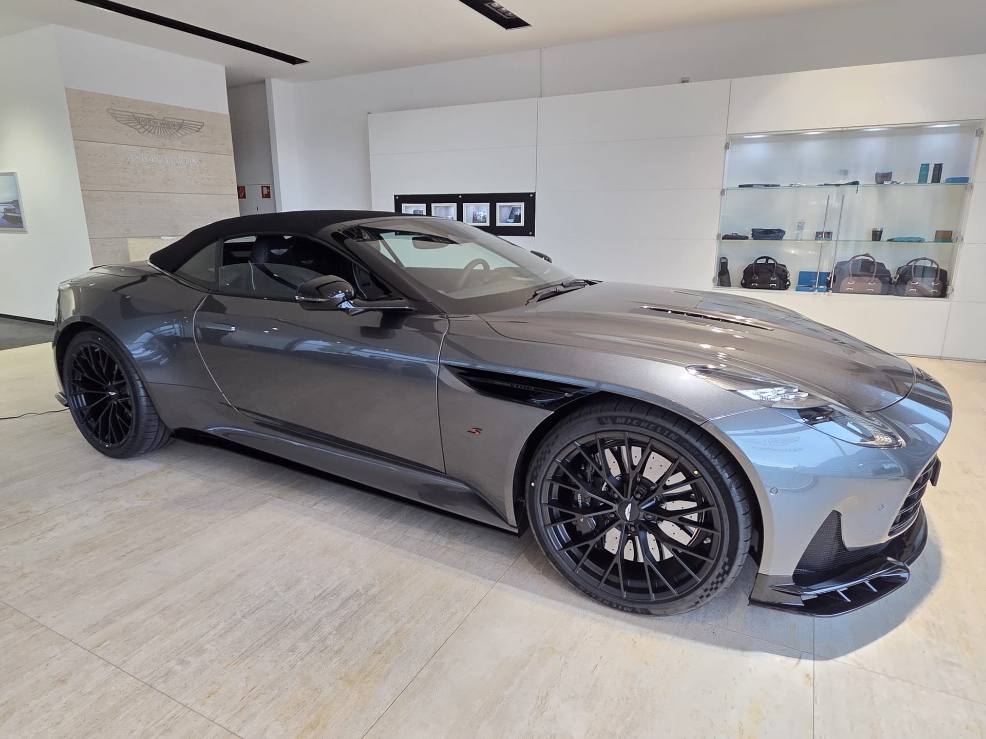 ASTON MARTIN NEW DB12 S Volante with 700cv-image-2
