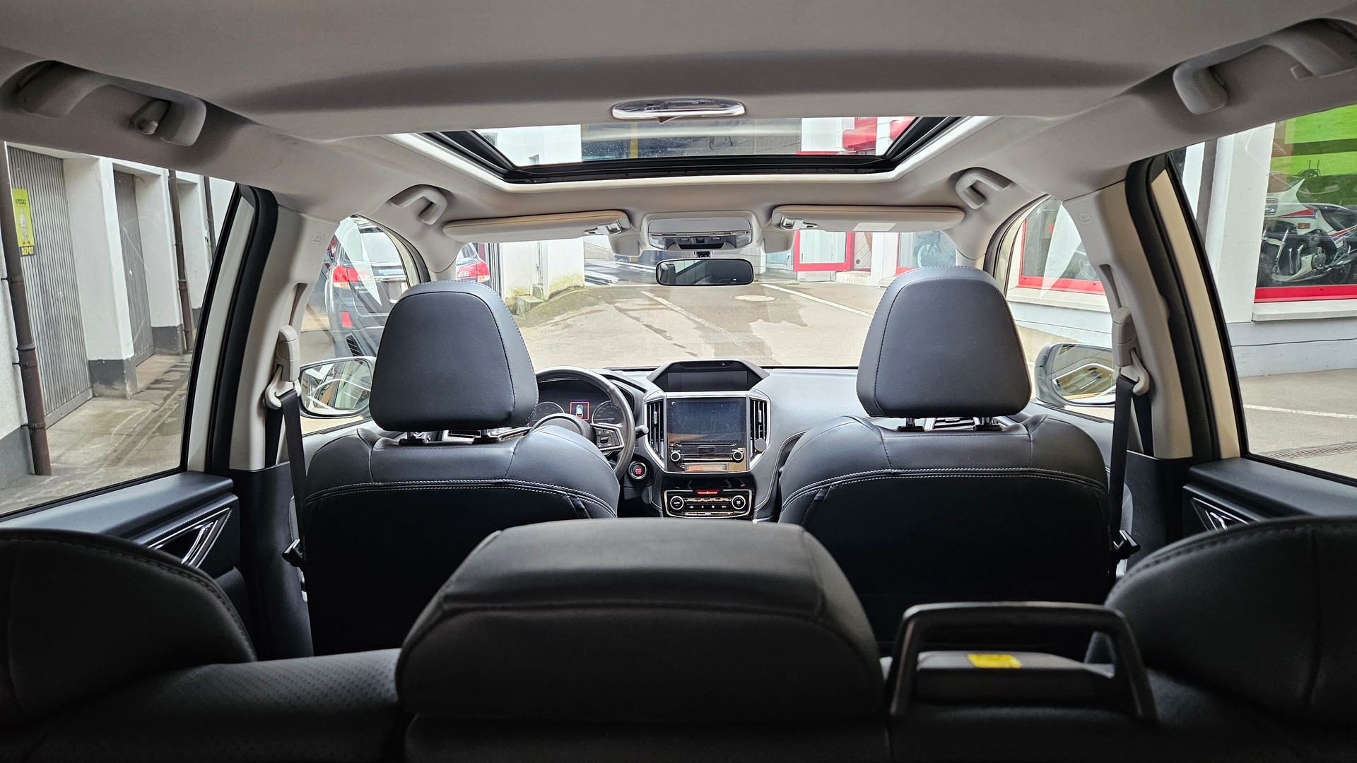 SUBARU Forester 2.0i e-Boxer Luxury Lineartronic-image-17