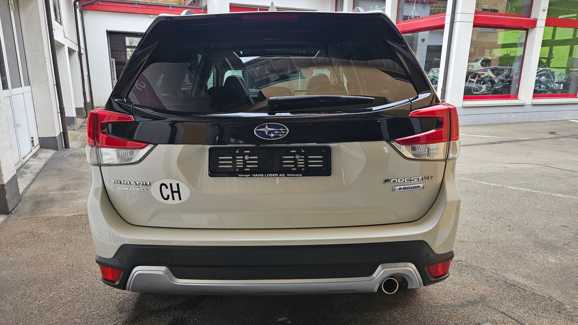 SUBARU Forester 2.0i e-Boxer Luxury Lineartronic-image-18