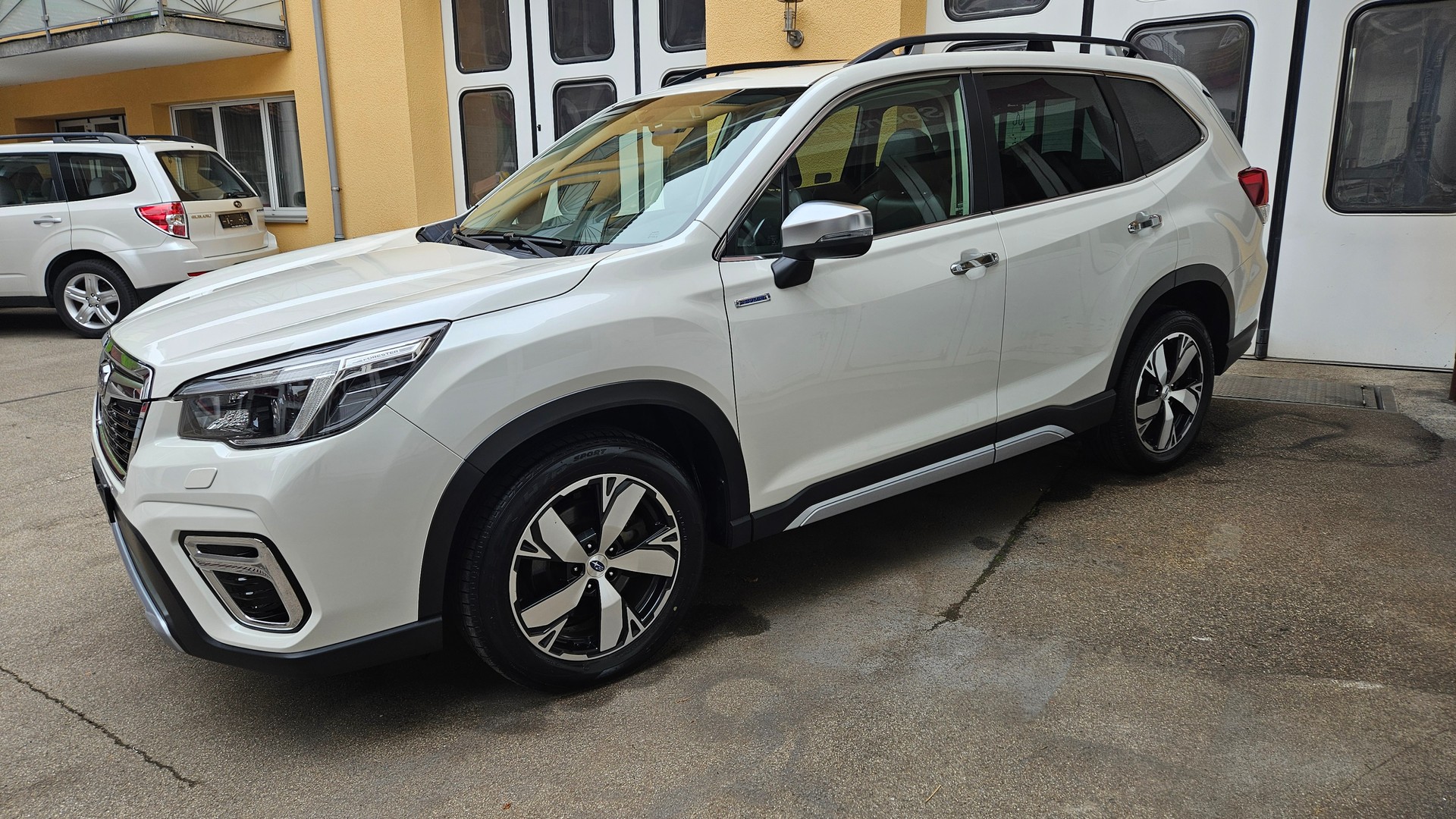 SUBARU Forester 2.0i e-Boxer Luxury Lineartronic-image-8