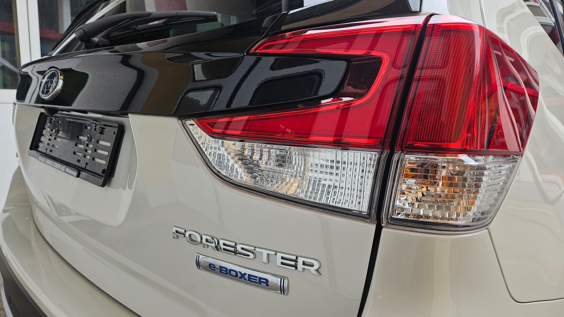 SUBARU Forester 2.0i e-Boxer Luxury Lineartronic-image-14