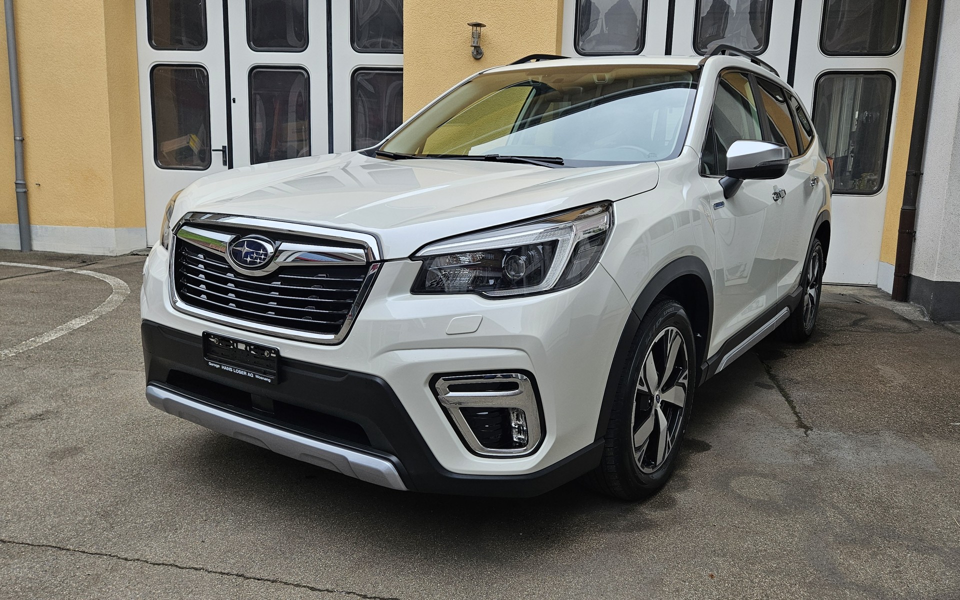 SUBARU Forester 2.0i e-Boxer Luxury Lineartronic-image-7