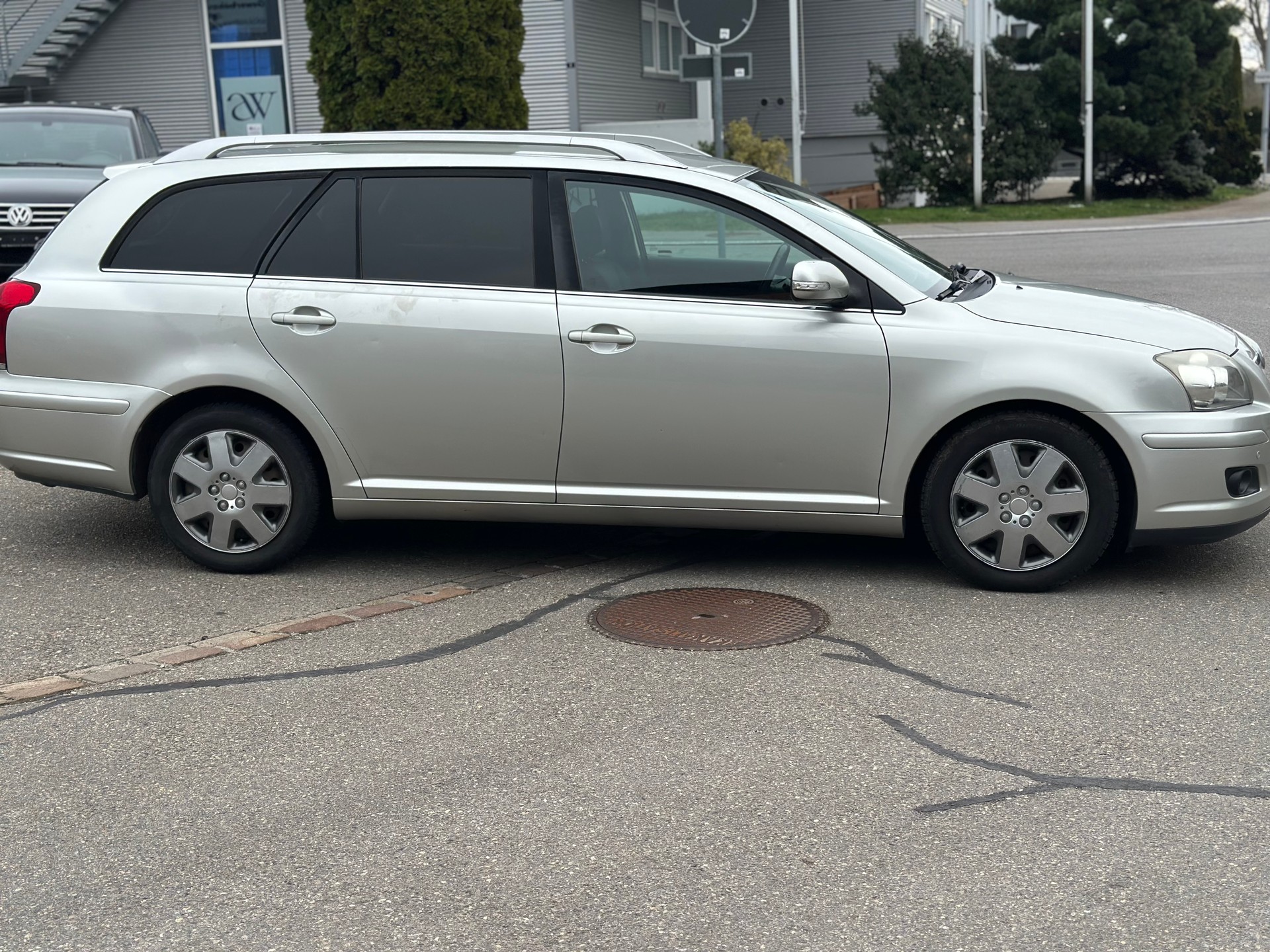 TOYOTA Avensis 2.0 D4 VVT-i Limited Sportswagon T-Step4-image-4