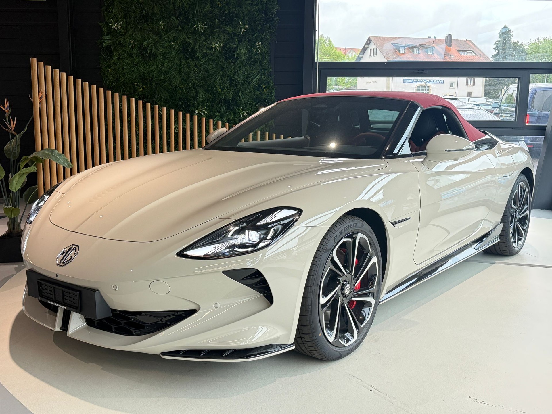 MG Cyberster 77kWh 4WD-showroom-element-1