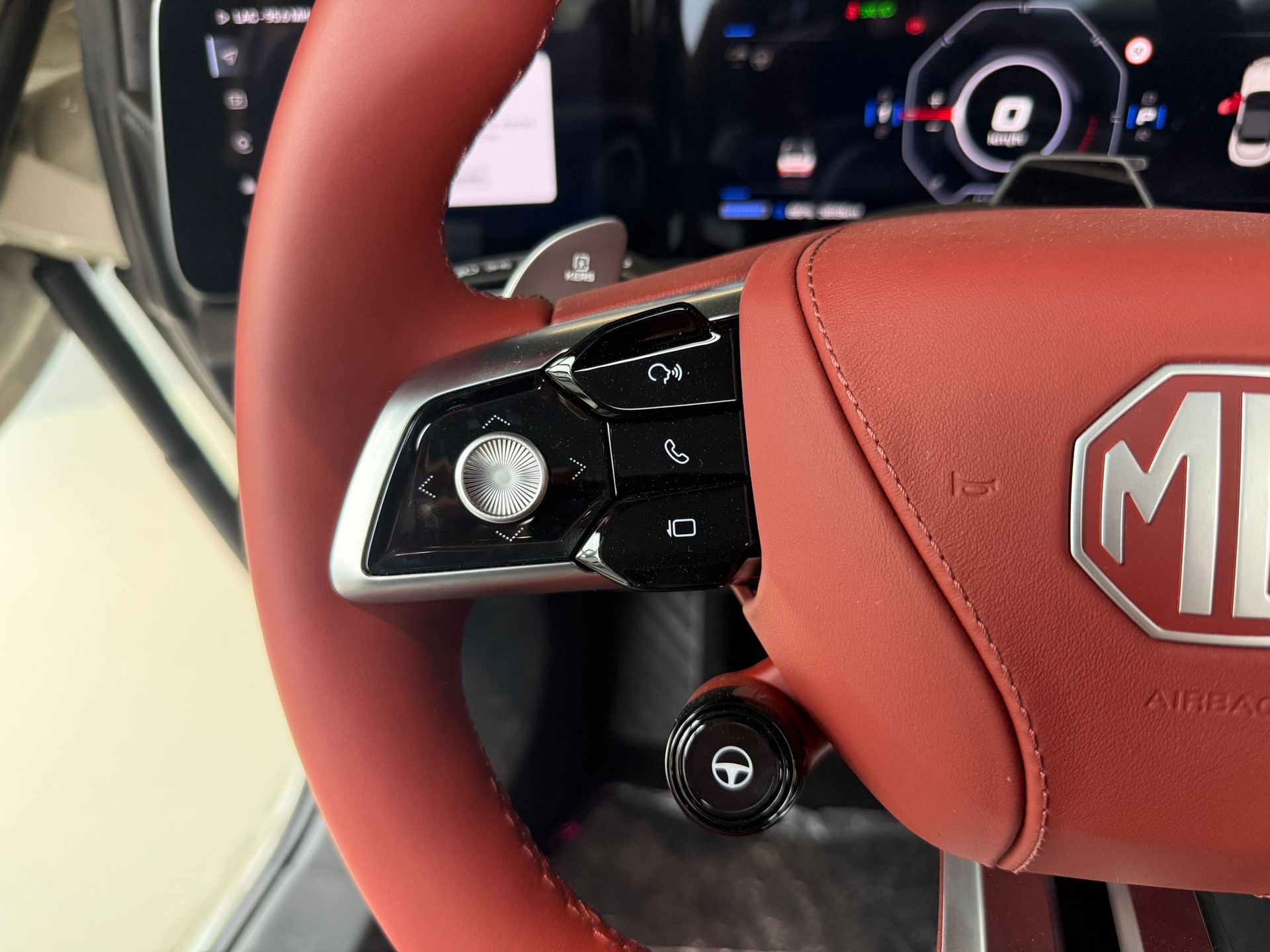 MG Cyberster 77kWh 4WD-image-15