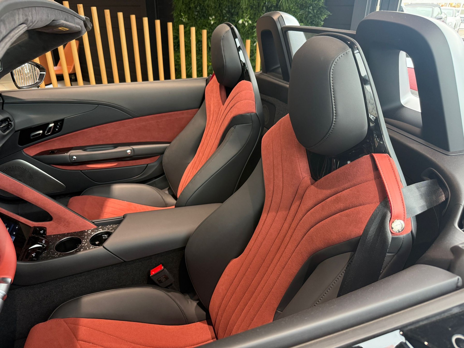 MG Cyberster 77kWh 4WD-image-10