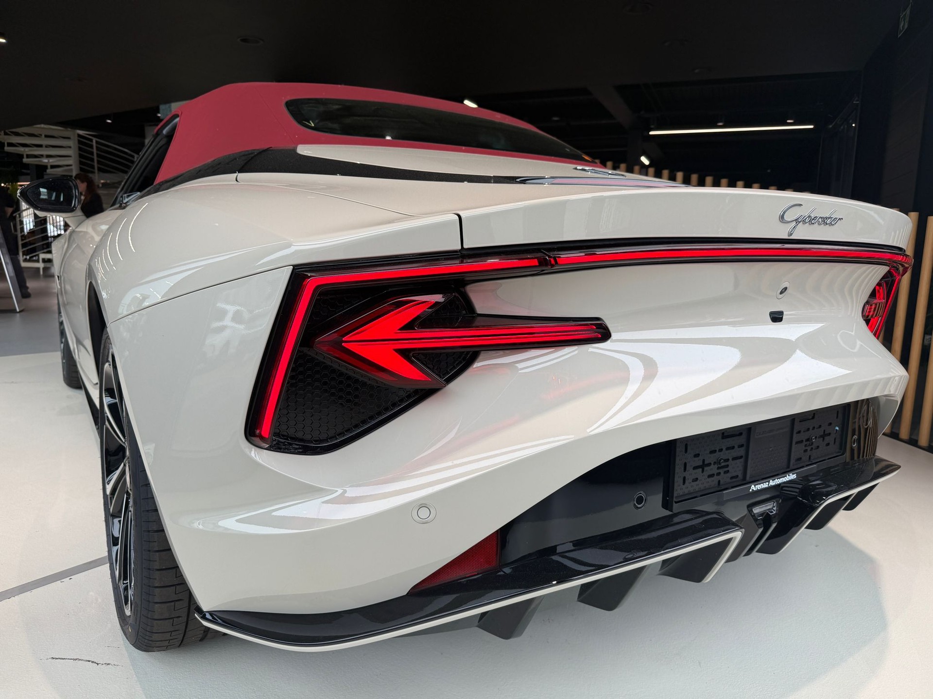 MG Cyberster 77kWh 4WD-image-28