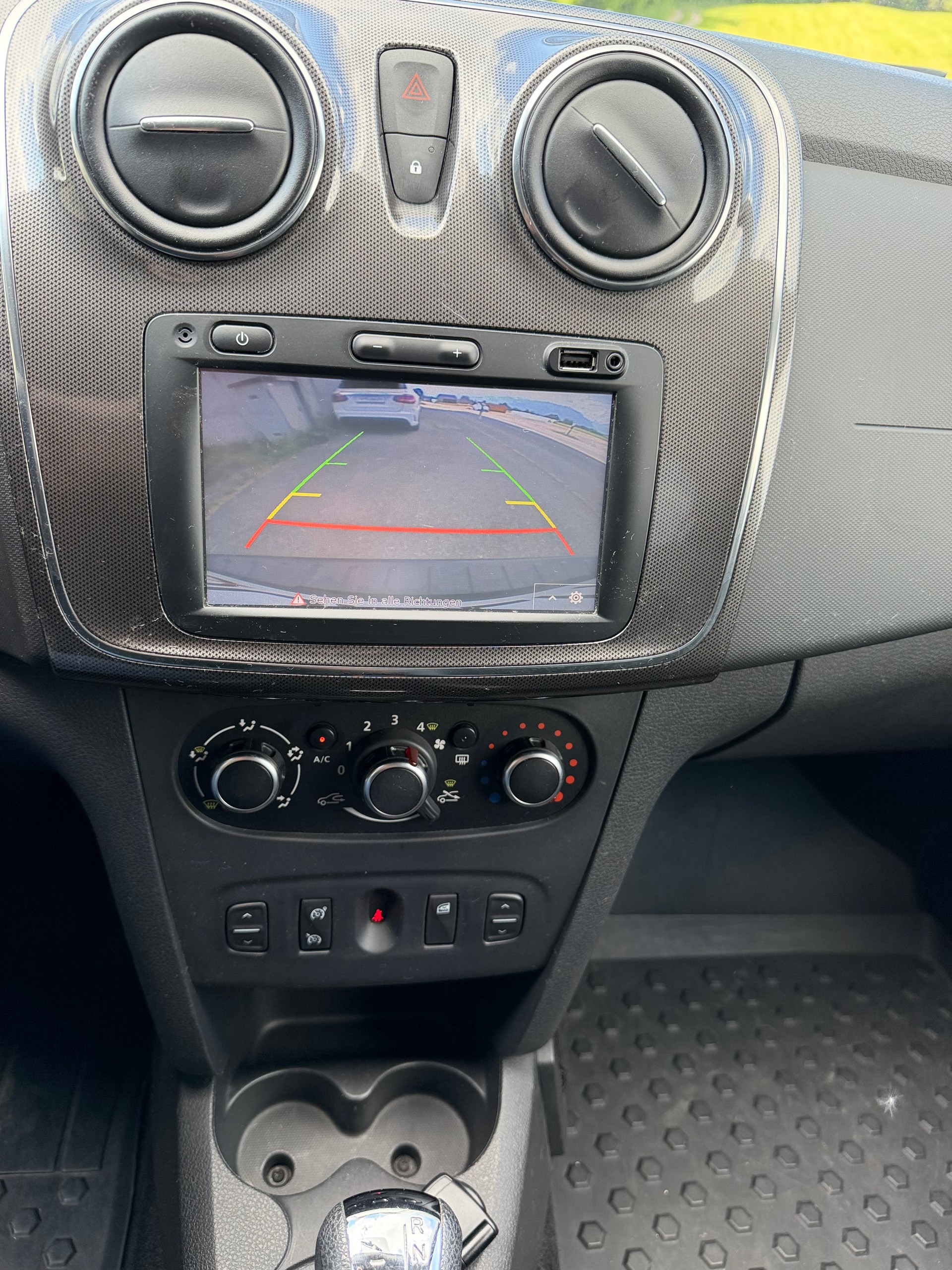 DACIA Logan MCV 0.9 Stepway Automatic-image-12