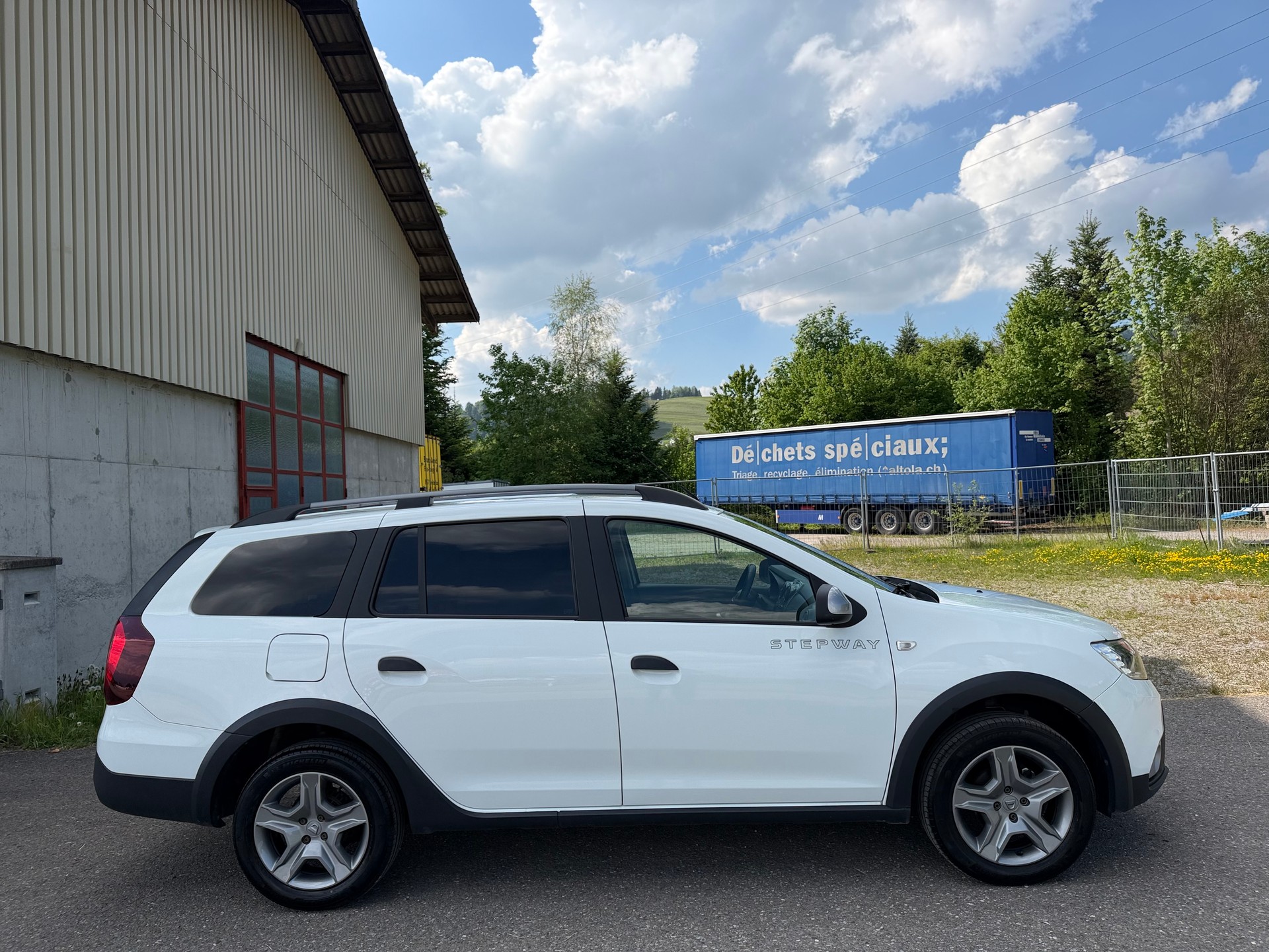 DACIA Logan MCV 0.9 Stepway Automatic-image-1