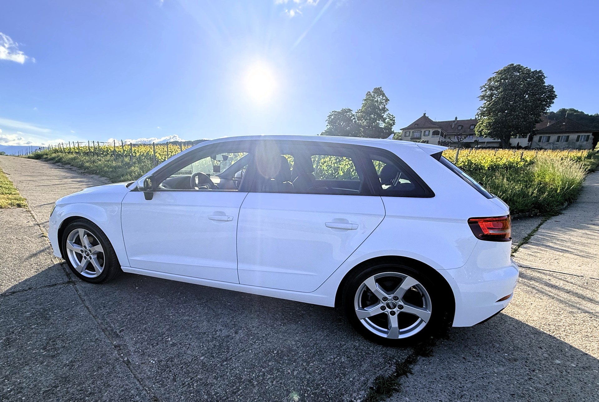 AUDI A3 Sportback 1.4 TFSI Sport-image-11
