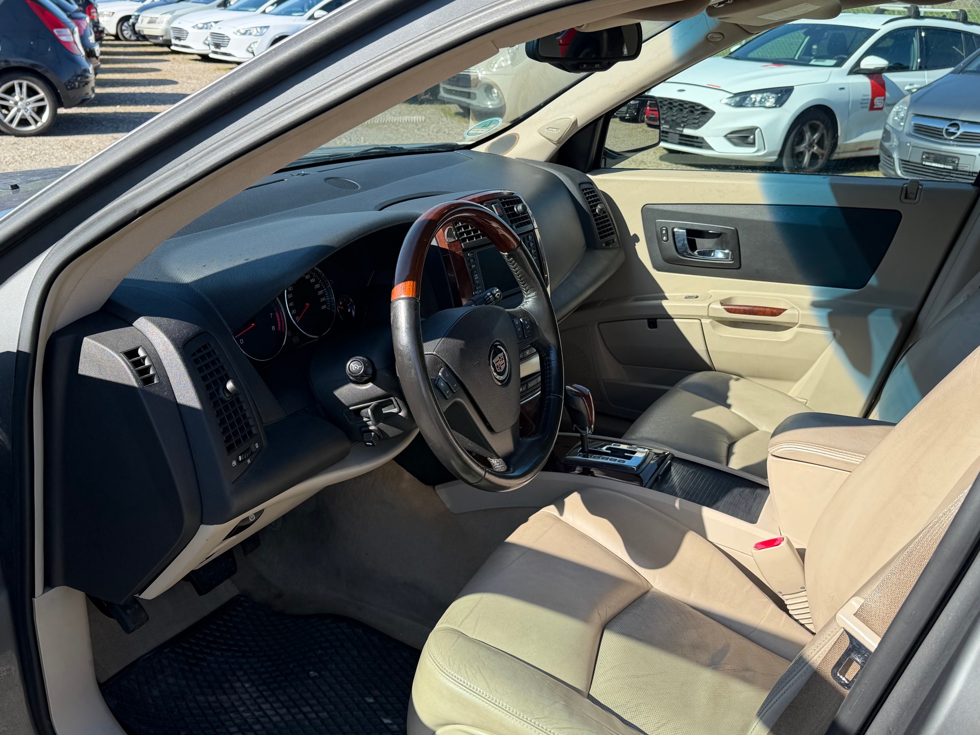 CADILLAC SRX 4.6 V8 Aut-image-4