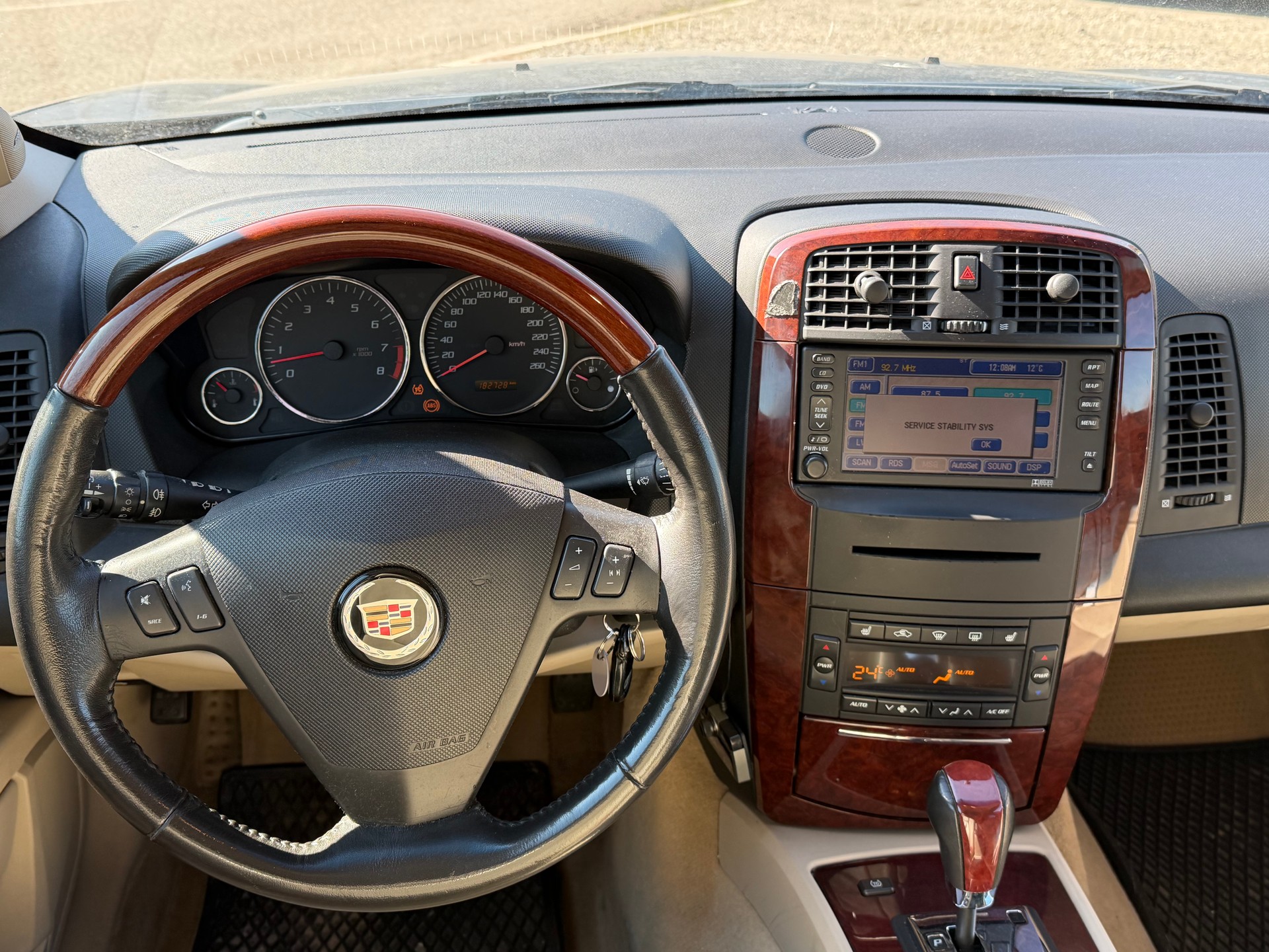CADILLAC SRX 4.6 V8 Aut-image-3