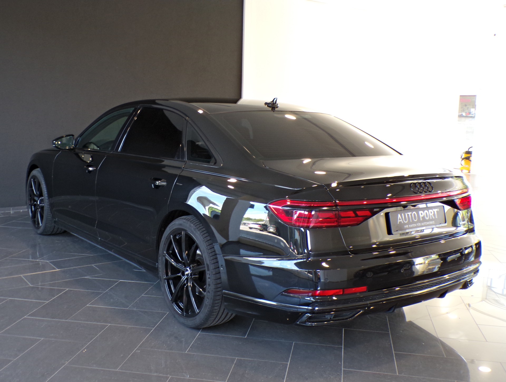 AUDI A8 50 L TDI quattro tiptronic-image-11