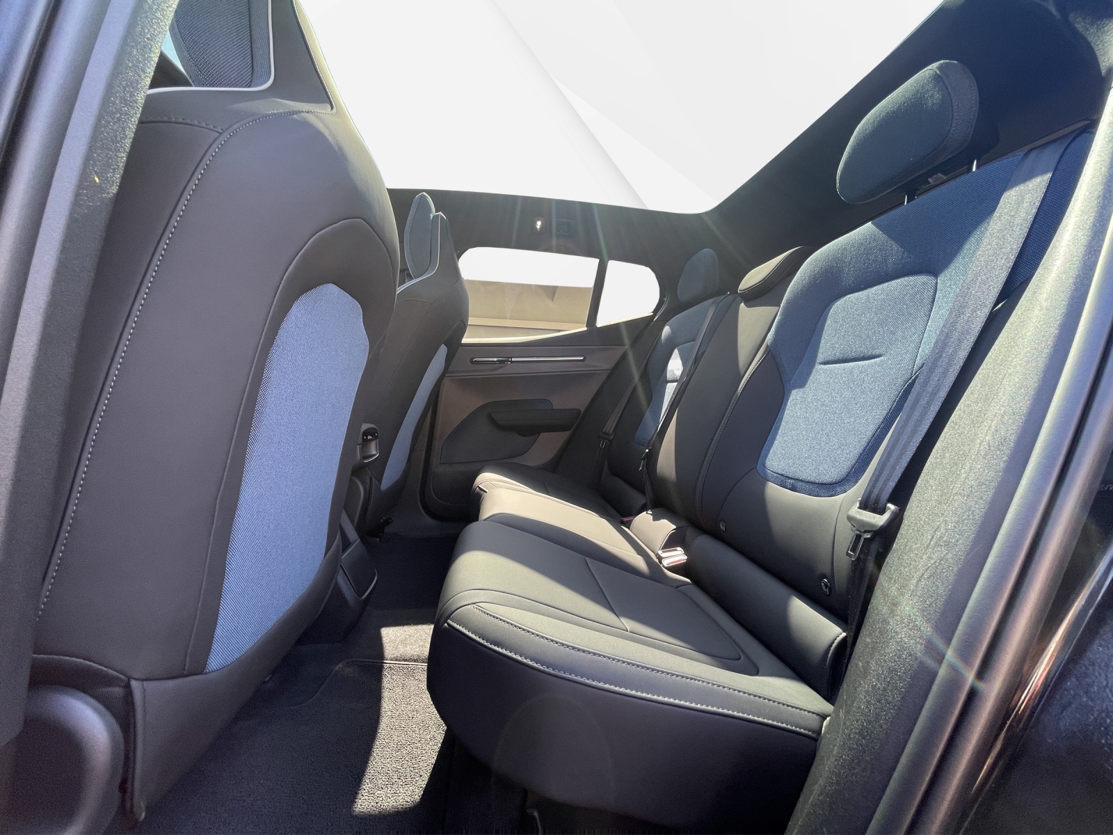 VOLVO EX 30 E60 Twin Ultra Performance AWD-image-13