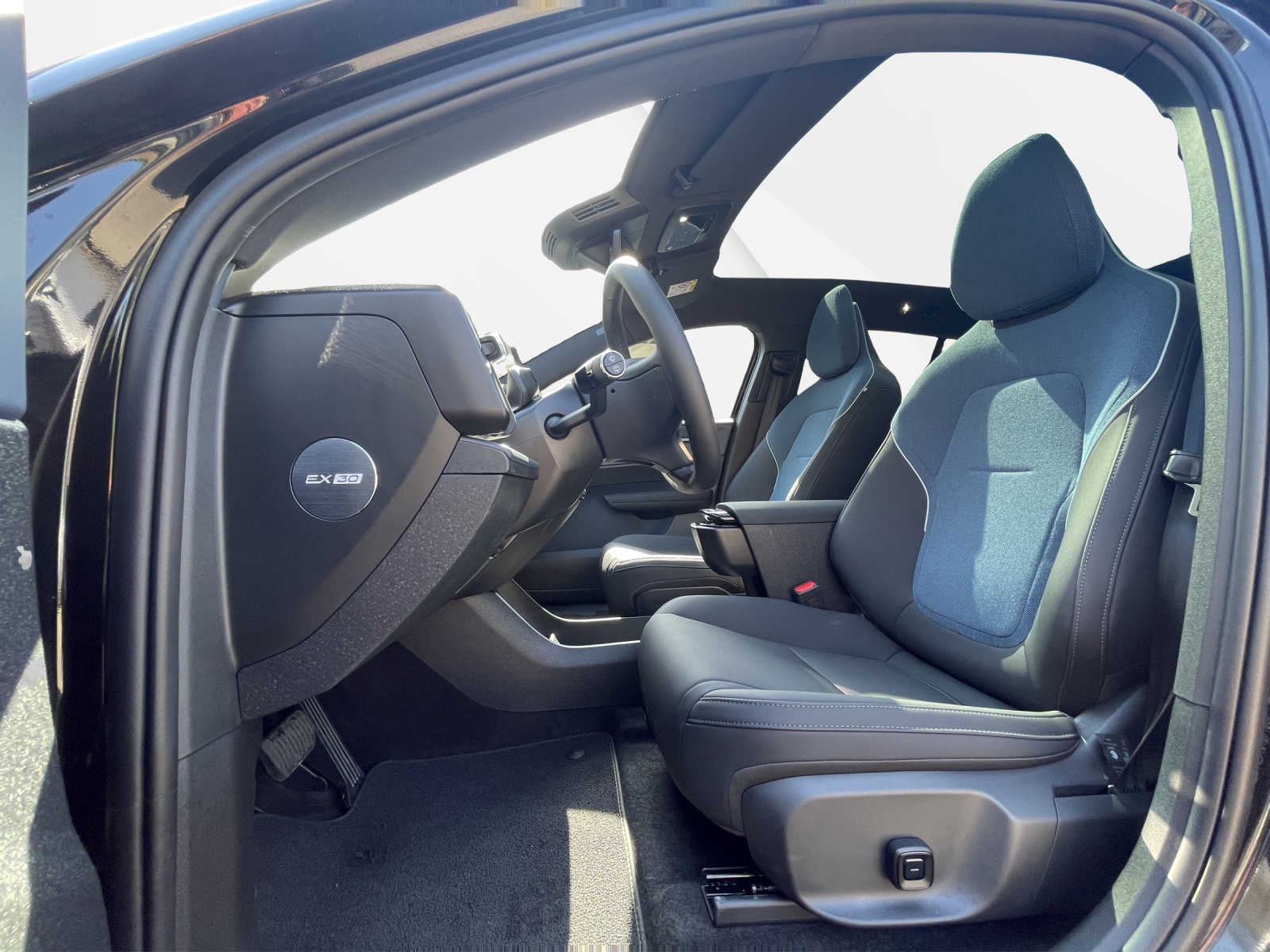 VOLVO EX 30 E60 Twin Ultra Performance AWD-image-9