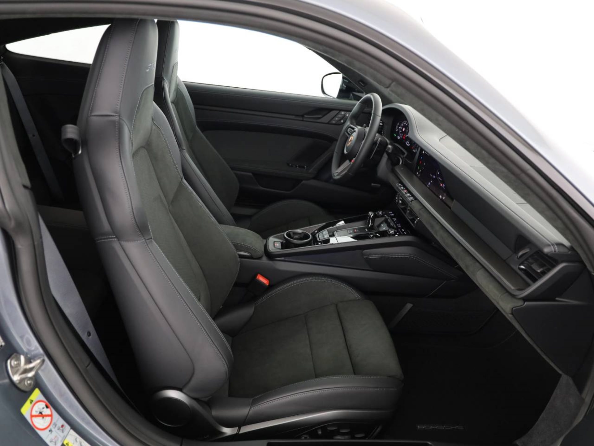 PORSCHE 911 Carrera 4 GTS-image-14