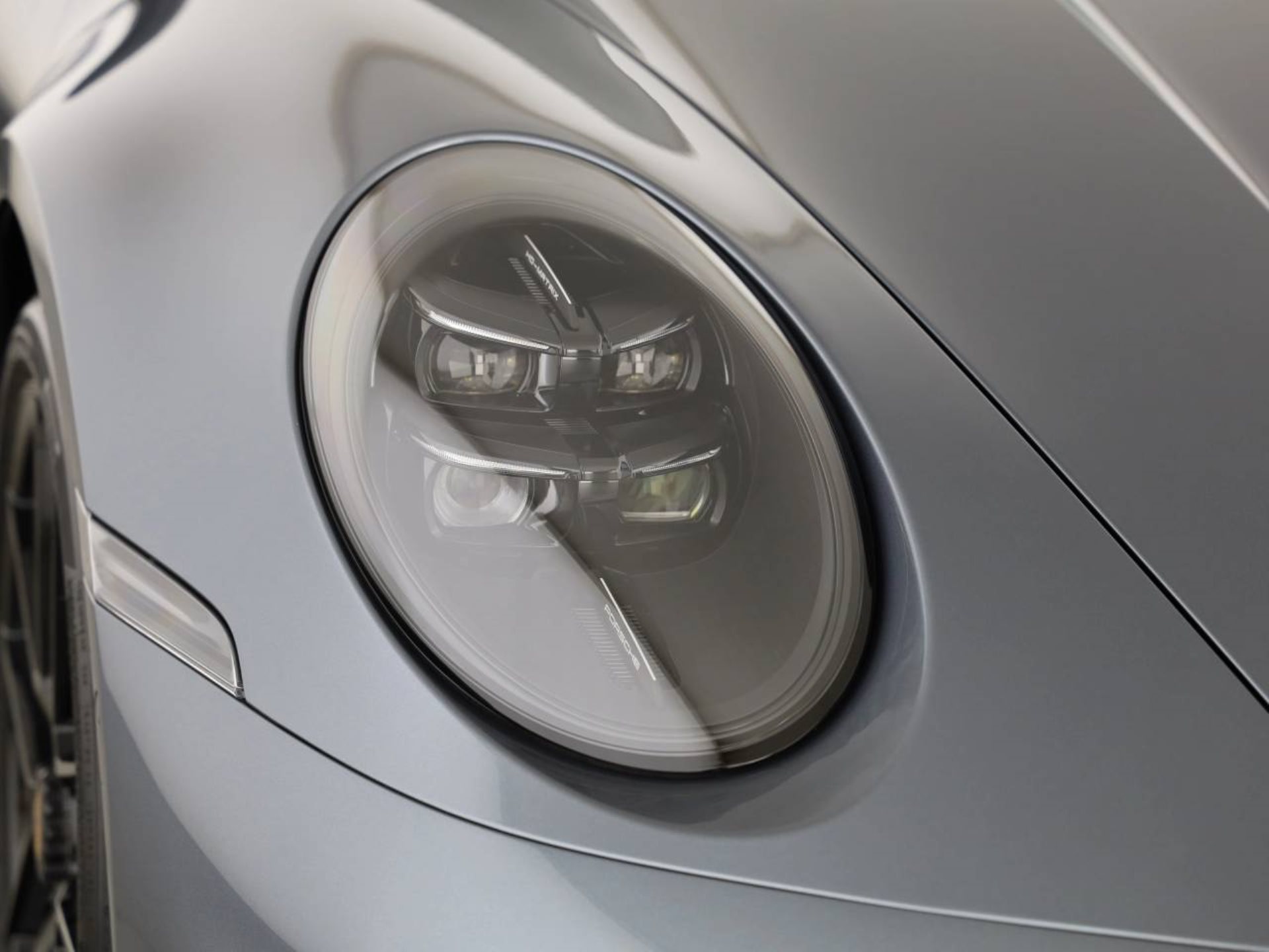 PORSCHE 911 Carrera 4 GTS-image-17